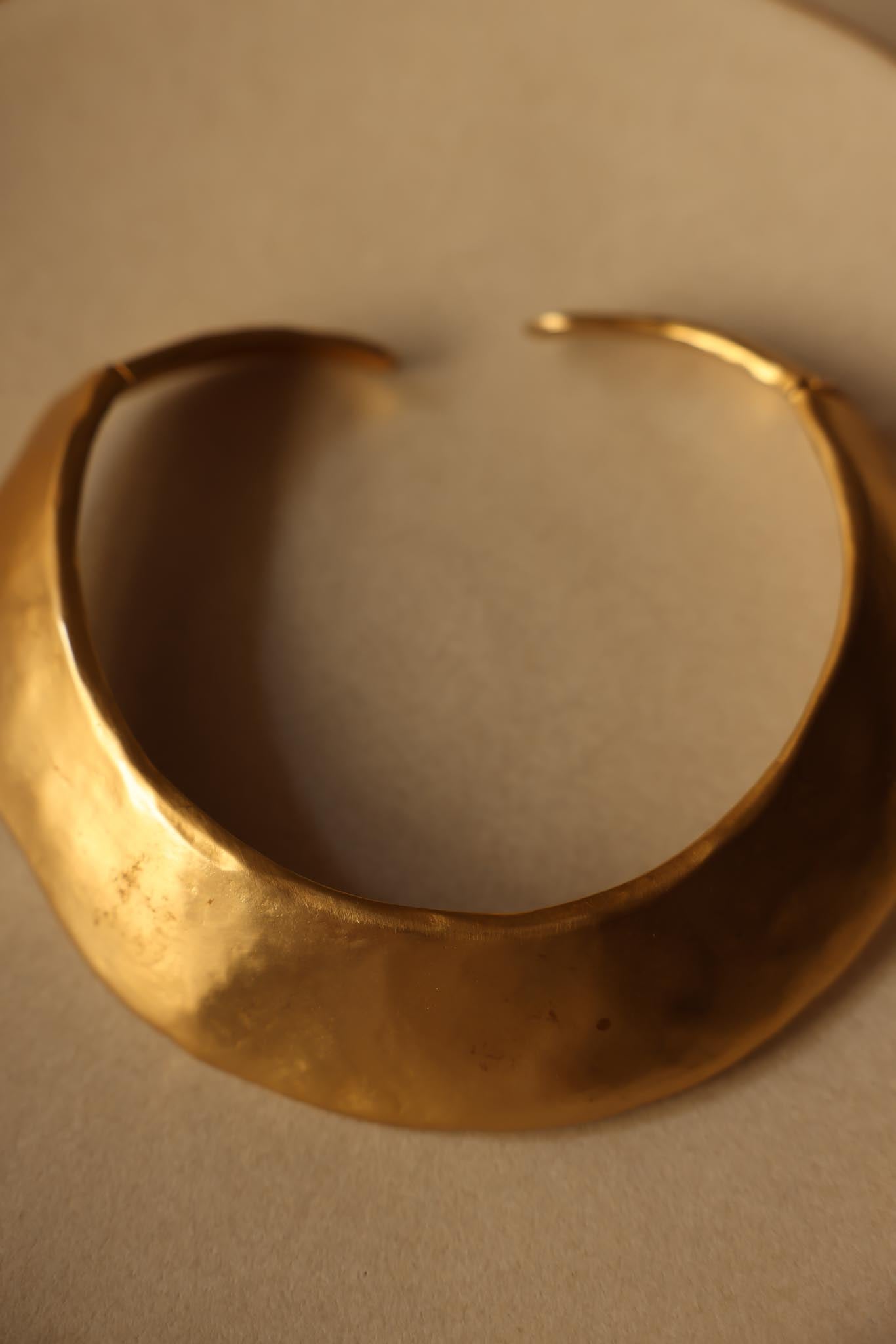 Gold-Toned Hinged Collar Necklace|Vintage Baazaar 