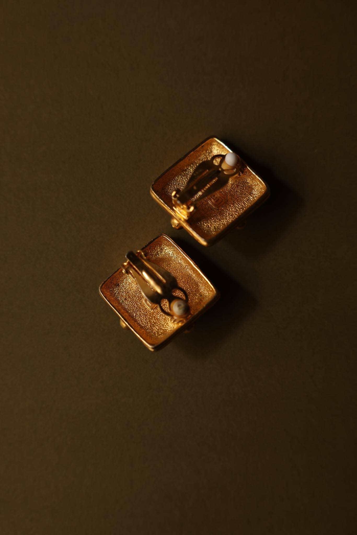 Carlisle Gold-Tone Clip-On Earrings with Faux Pearl Center|Vintage Baazaar 