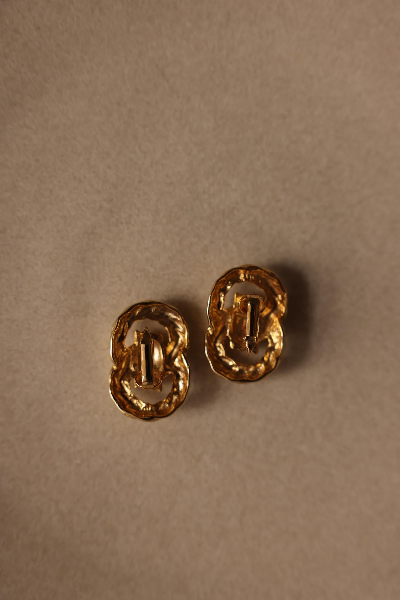Gold-Tone Ribbed Knot Clip-On Earrings|Vintage Baazaar 