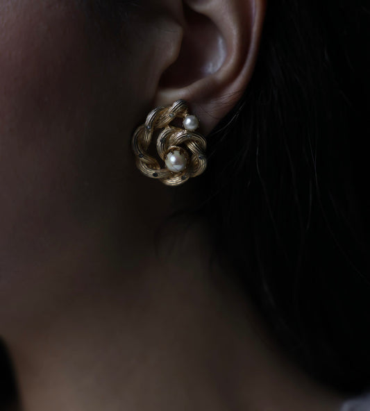 Golden Twist Pearl Bloom Earrings|Vintage Baazaar 