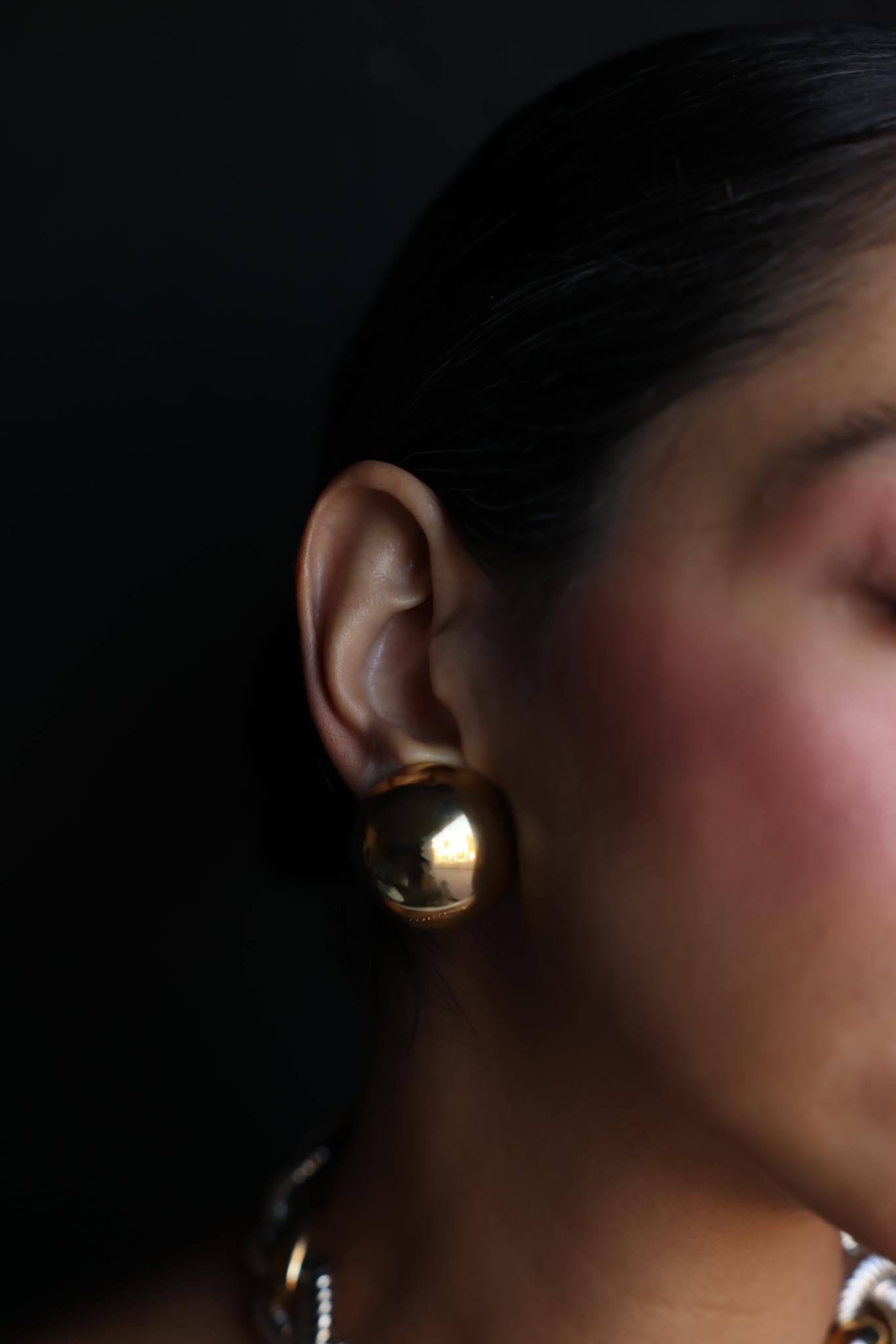 Gold Dome Pierced Earrings|Vintage Baazaar 