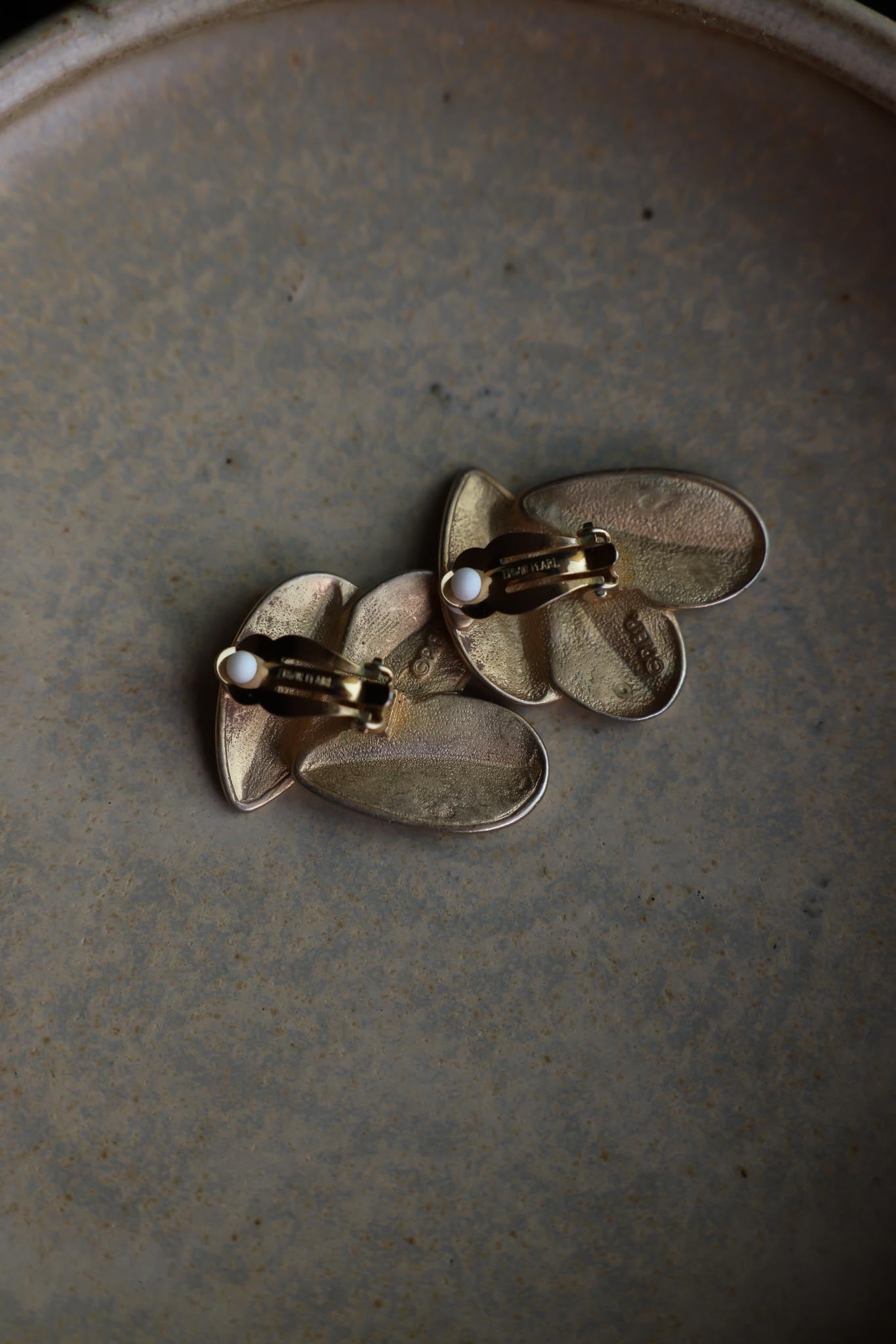 Matte Gold Clip-On Earrings (Erwin Pearl)