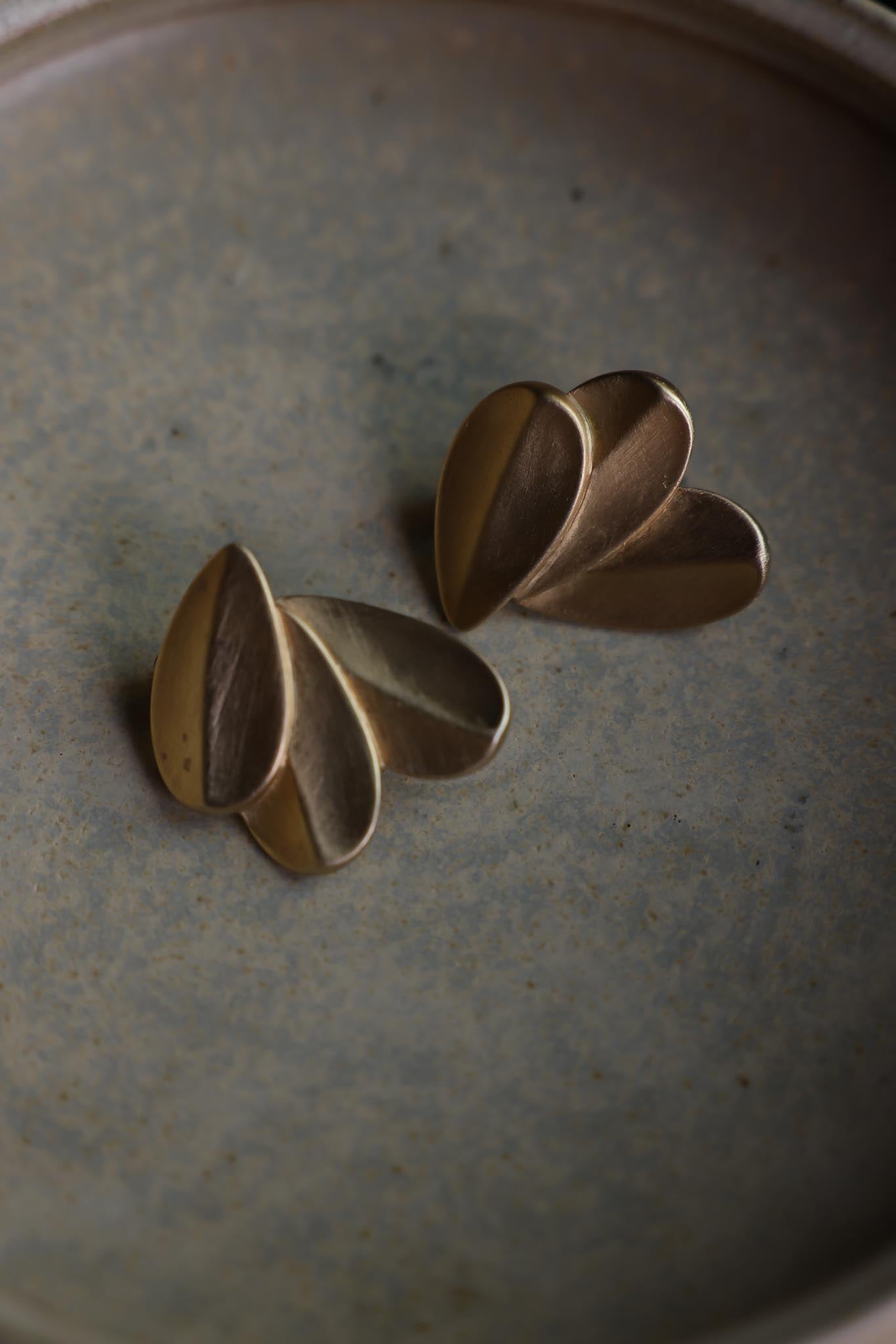 Matte Gold Clip-On Earrings (Erwin Pearl)