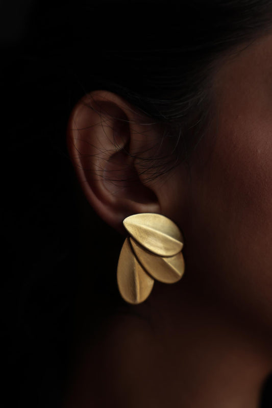 Matte Gold Clip-On Earrings (Erwin Pearl)