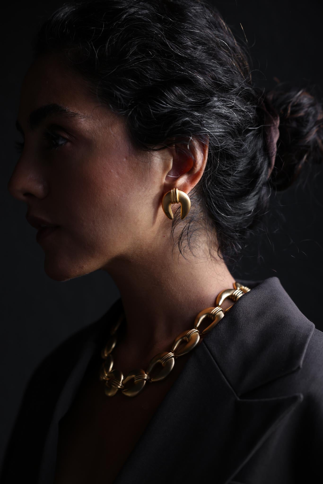Brushed Gold Tone Collar Necklace & Earrings Set|Vintage Baazaar 