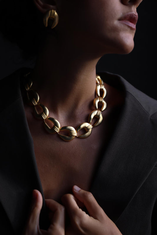Brushed Gold Tone Collar Necklace & Earrings Set|Vintage Baazaar 