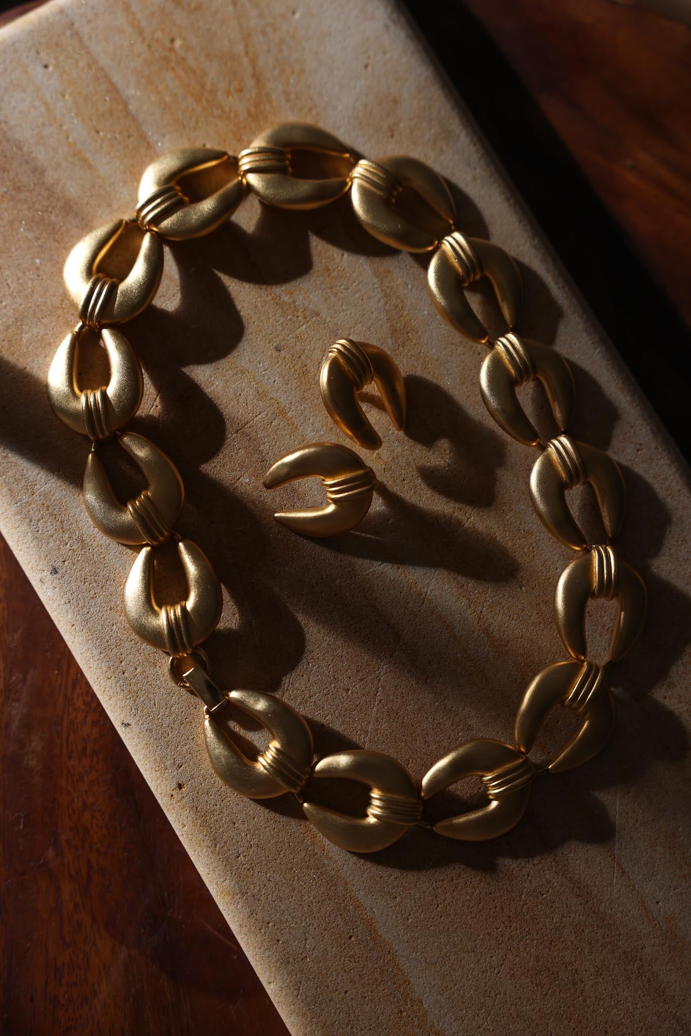 Brushed Gold Tone Collar Necklace & Earrings Set|Vintage Baazaar 