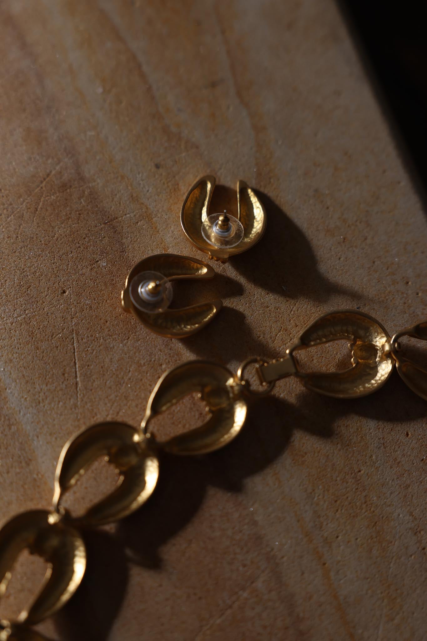 Brushed Gold Tone Collar Necklace & Earrings Set|Vintage Baazaar 