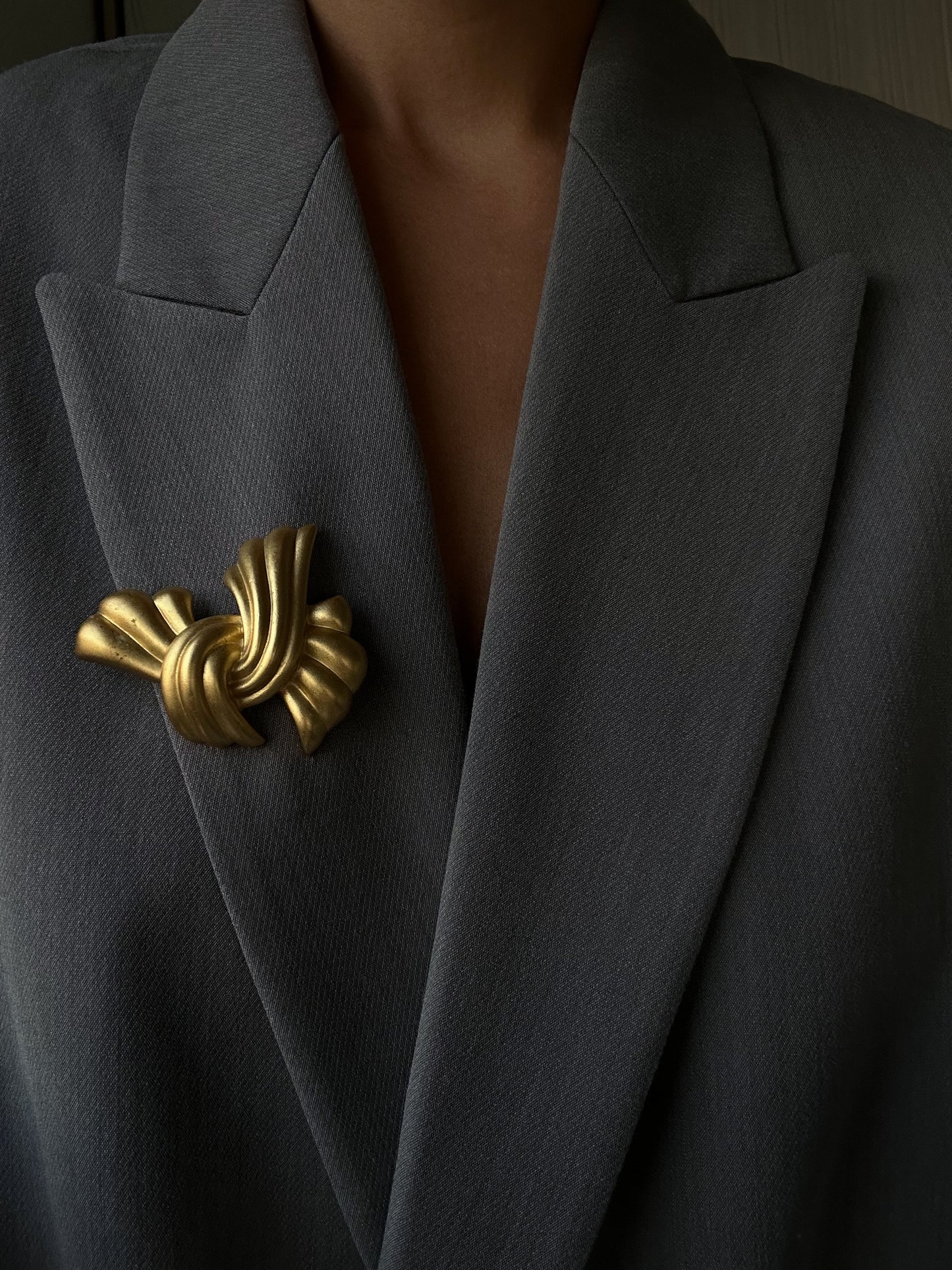 Monet Golden Ribbon Brooch|Vintage Baazaar 
