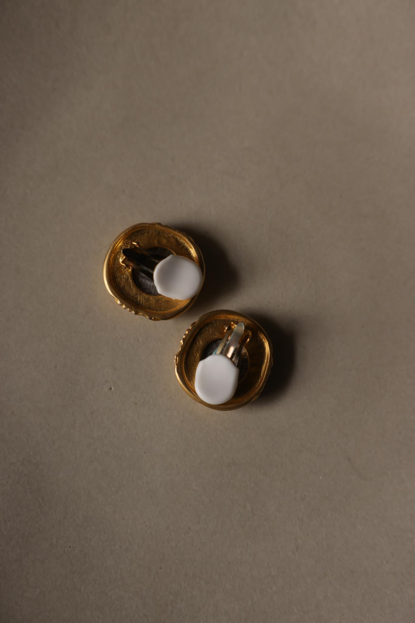 1970s Gold-Plated Coin Design Clip-On Earrings|Vintage Baazaar 