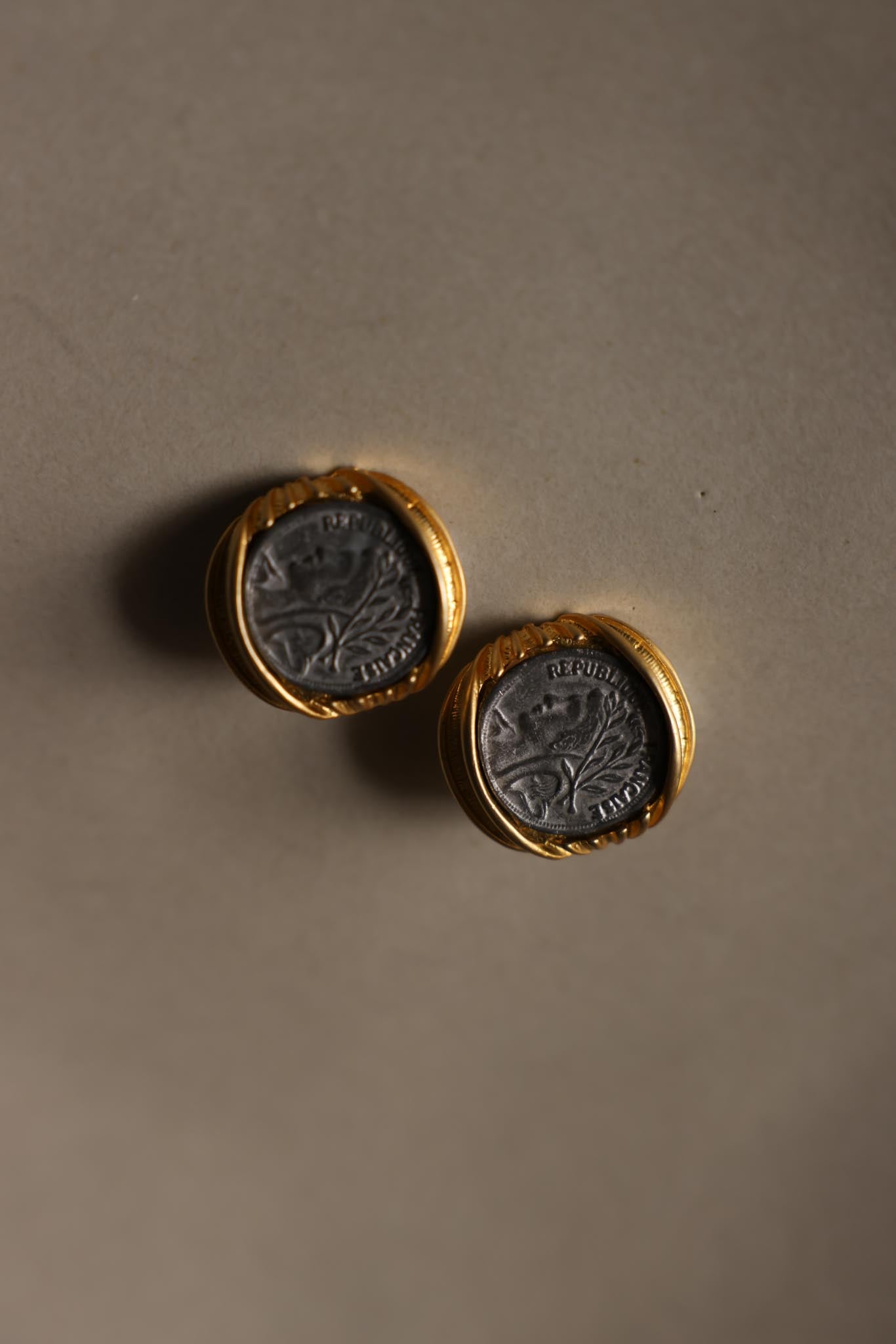 1970s Gold-Plated Coin Design Clip-On Earrings|Vintage Baazaar 