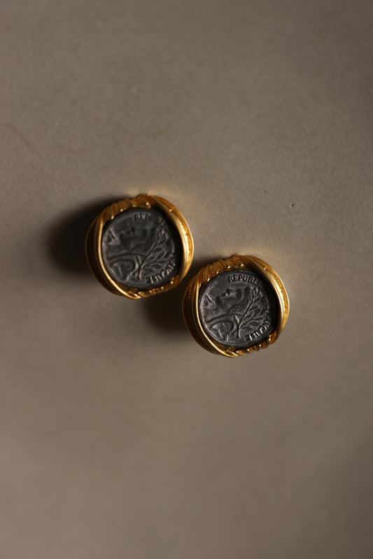 1970s Gold-Plated Coin Design Clip-On Earrings|Vintage Baazaar 