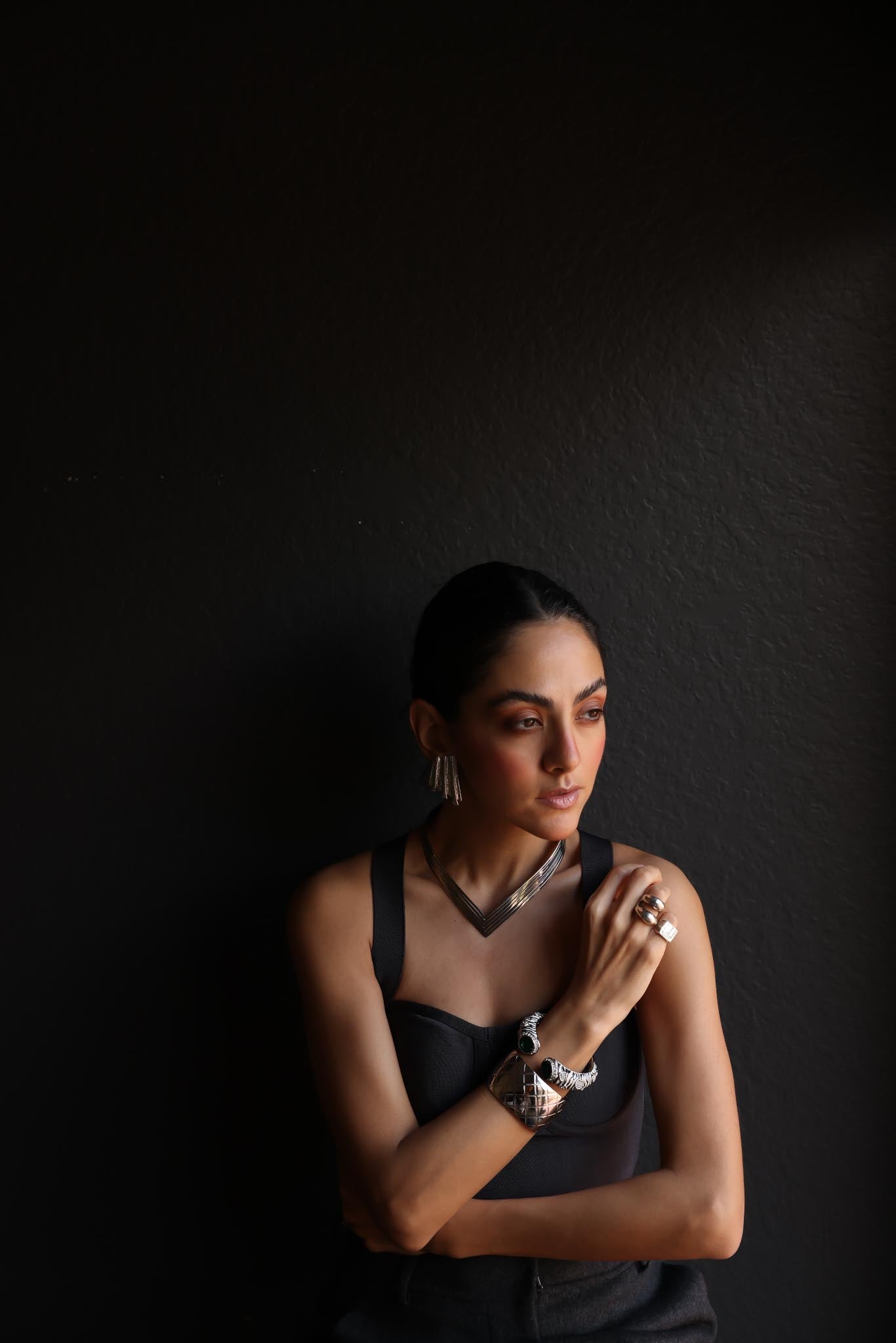 V-Neck Choker Silver Tone|Vintage Baazaar 