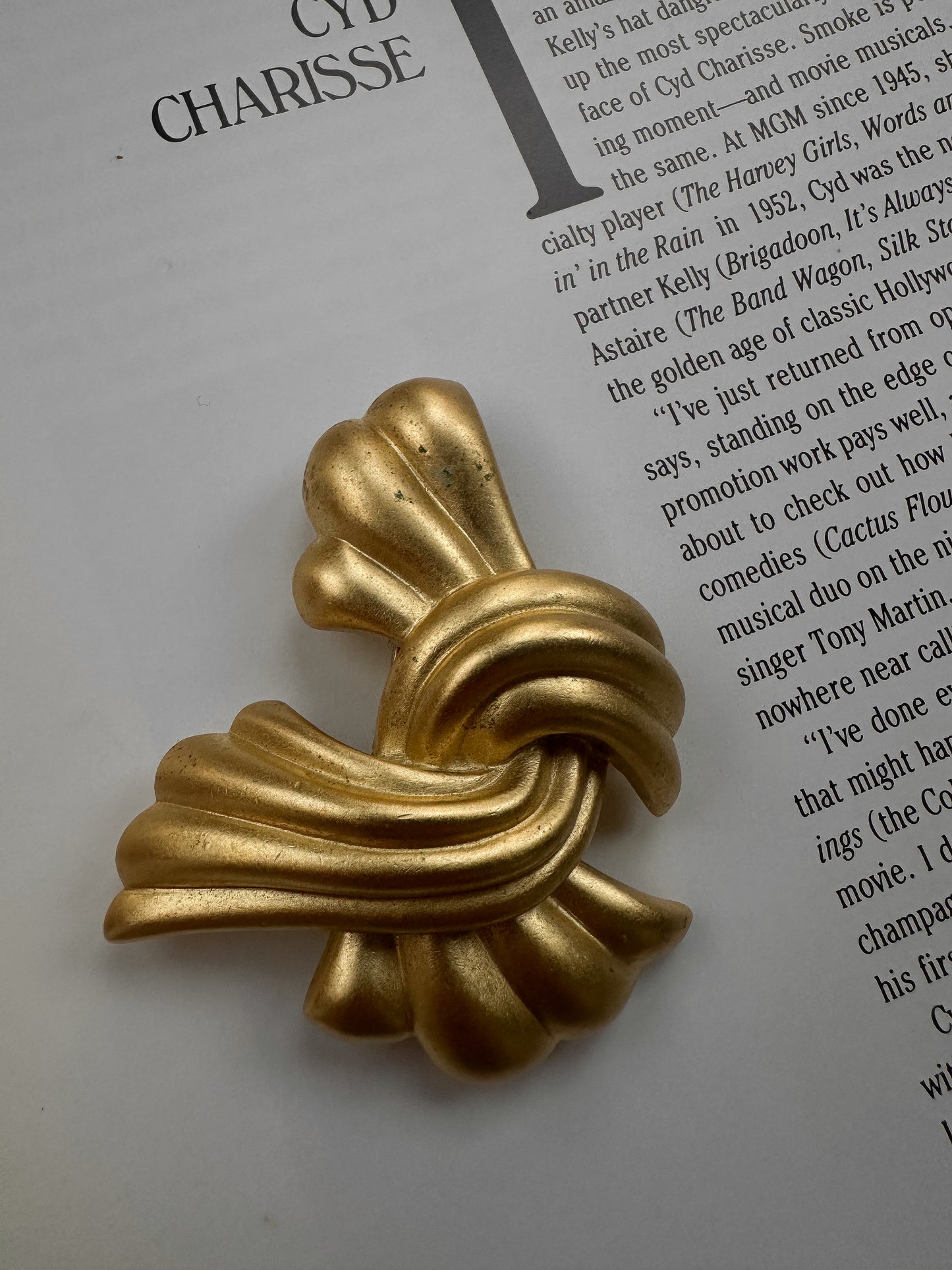 Monet Golden Ribbon Brooch|Vintage Baazaar 