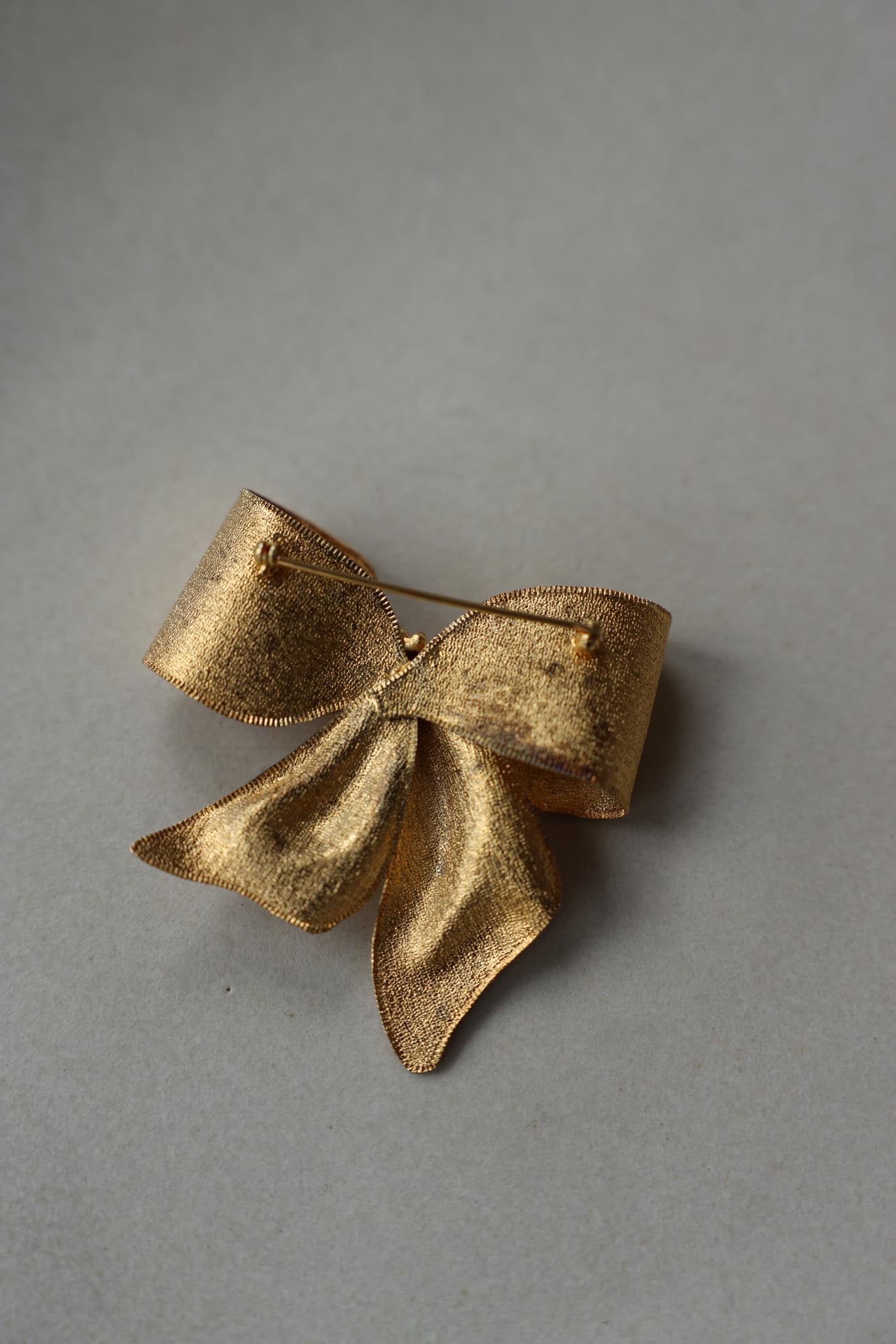 Gold-Tone Bow Brooch|Vintage Baazaar 