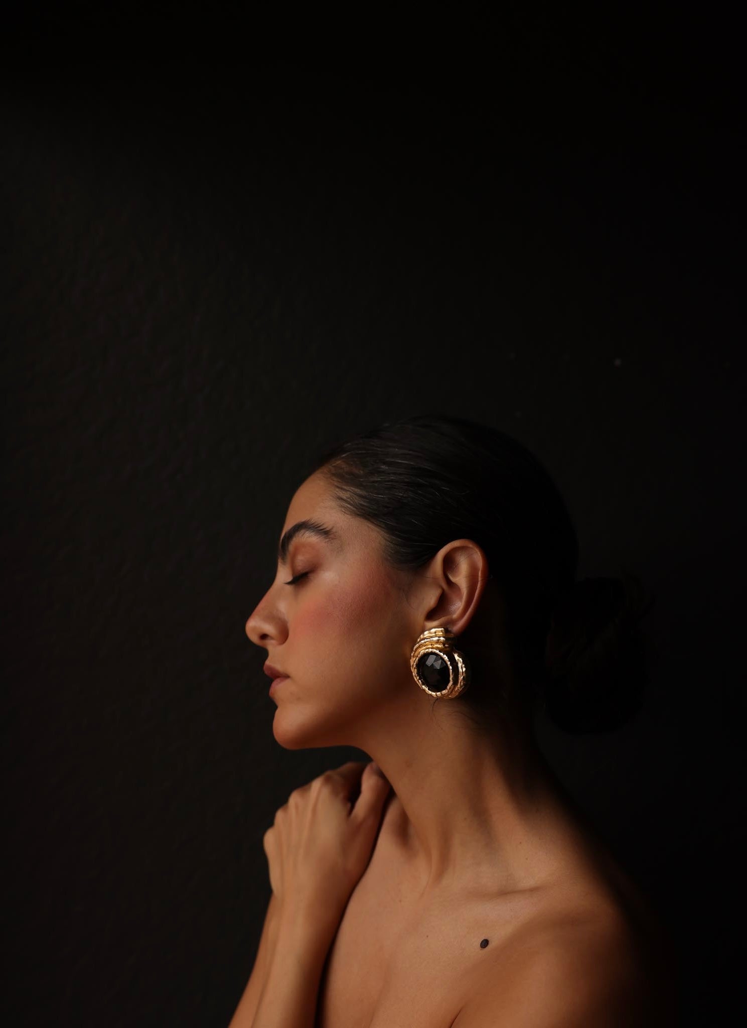 Midnight Swirl Clip-On Earrings|Vintage Baazaar 