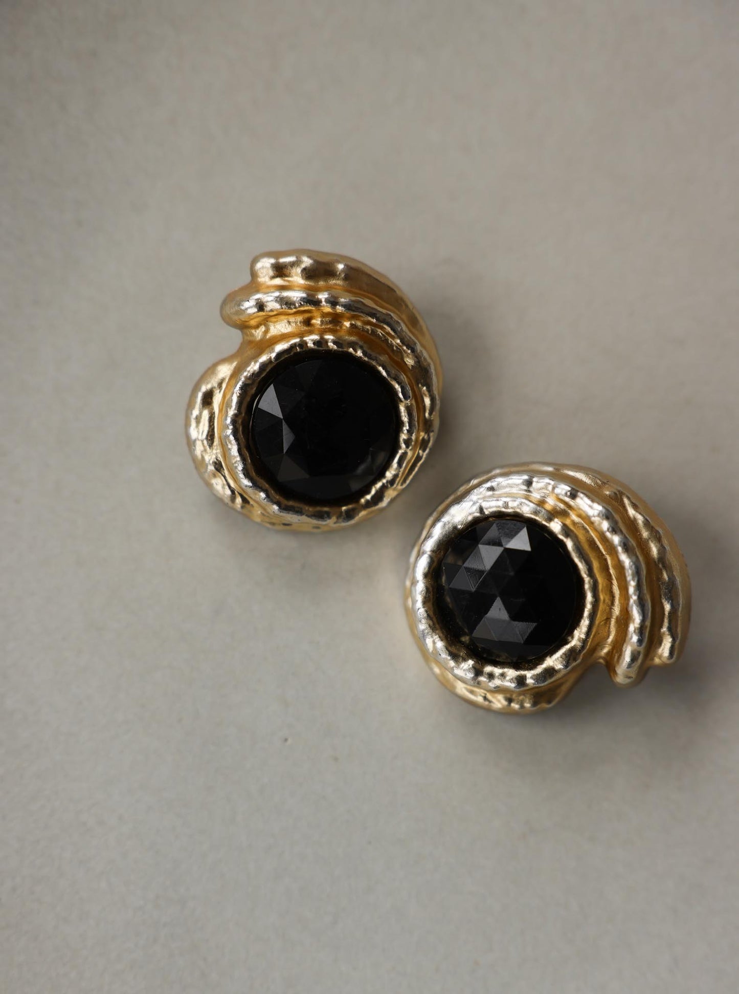 Midnight Swirl Clip-On Earrings|Vintage Baazaar 