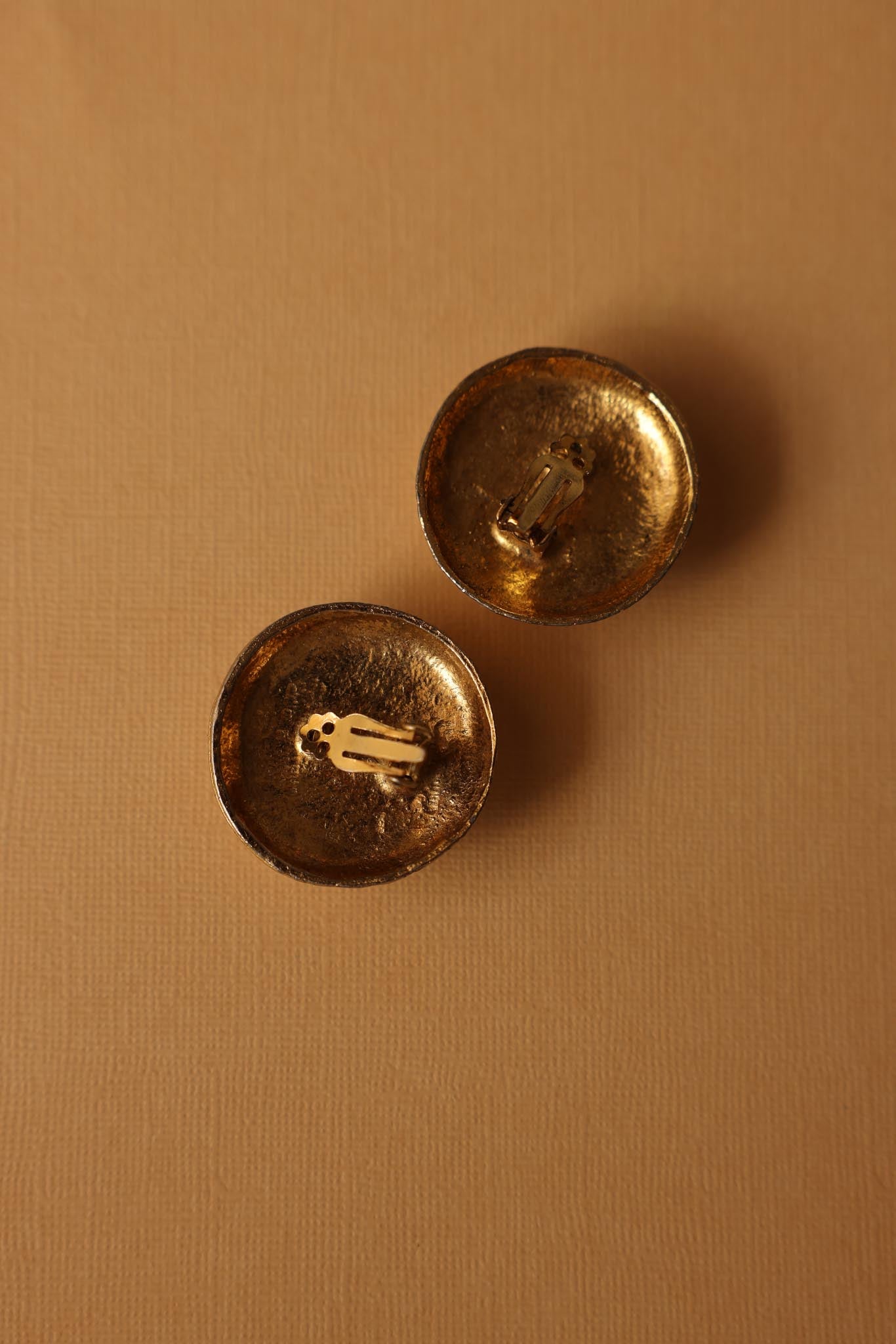 Hammered Dome Clip-On Earrings with Orange Center|Vintage Baazaar 