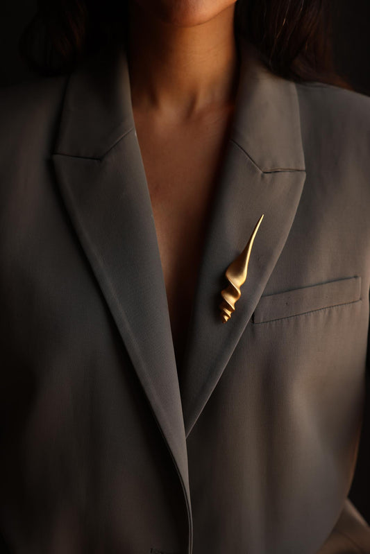 Sculptural Matte Gold Shell Brooch|Vintage Baazaar 