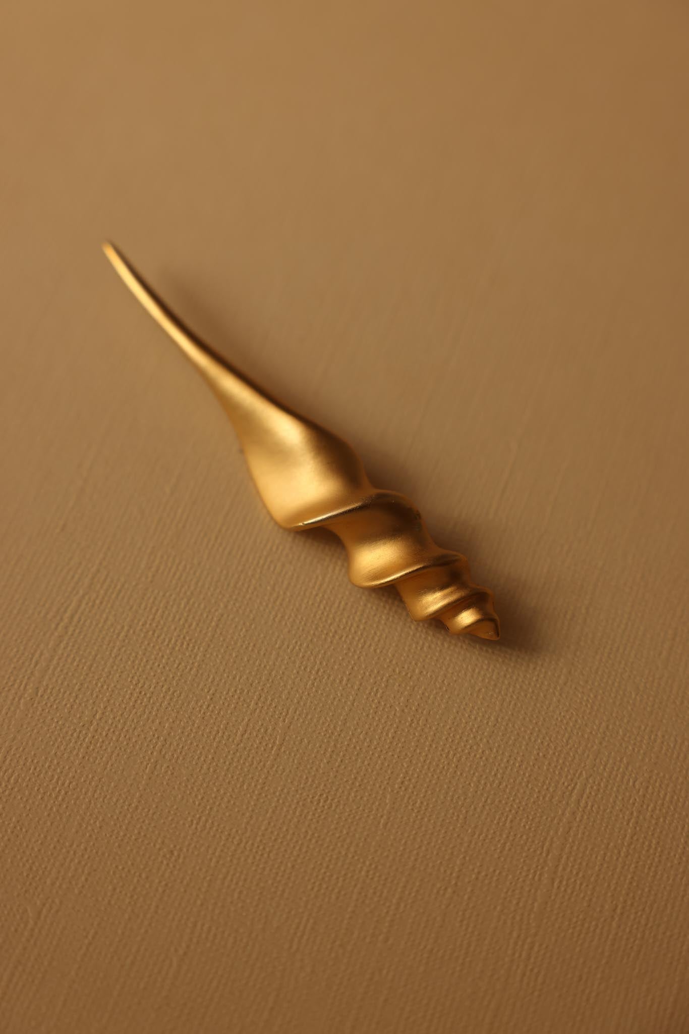 Sculptural Matte Gold Shell Brooch|Vintage Baazaar 
