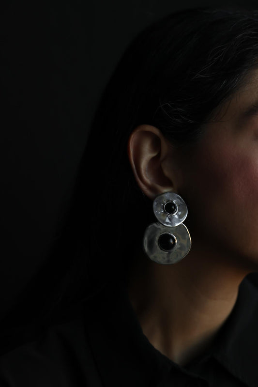 Vintage Silvertone Hammered Black Cabochon Clip-On Earrings|Vintage Baazaar 