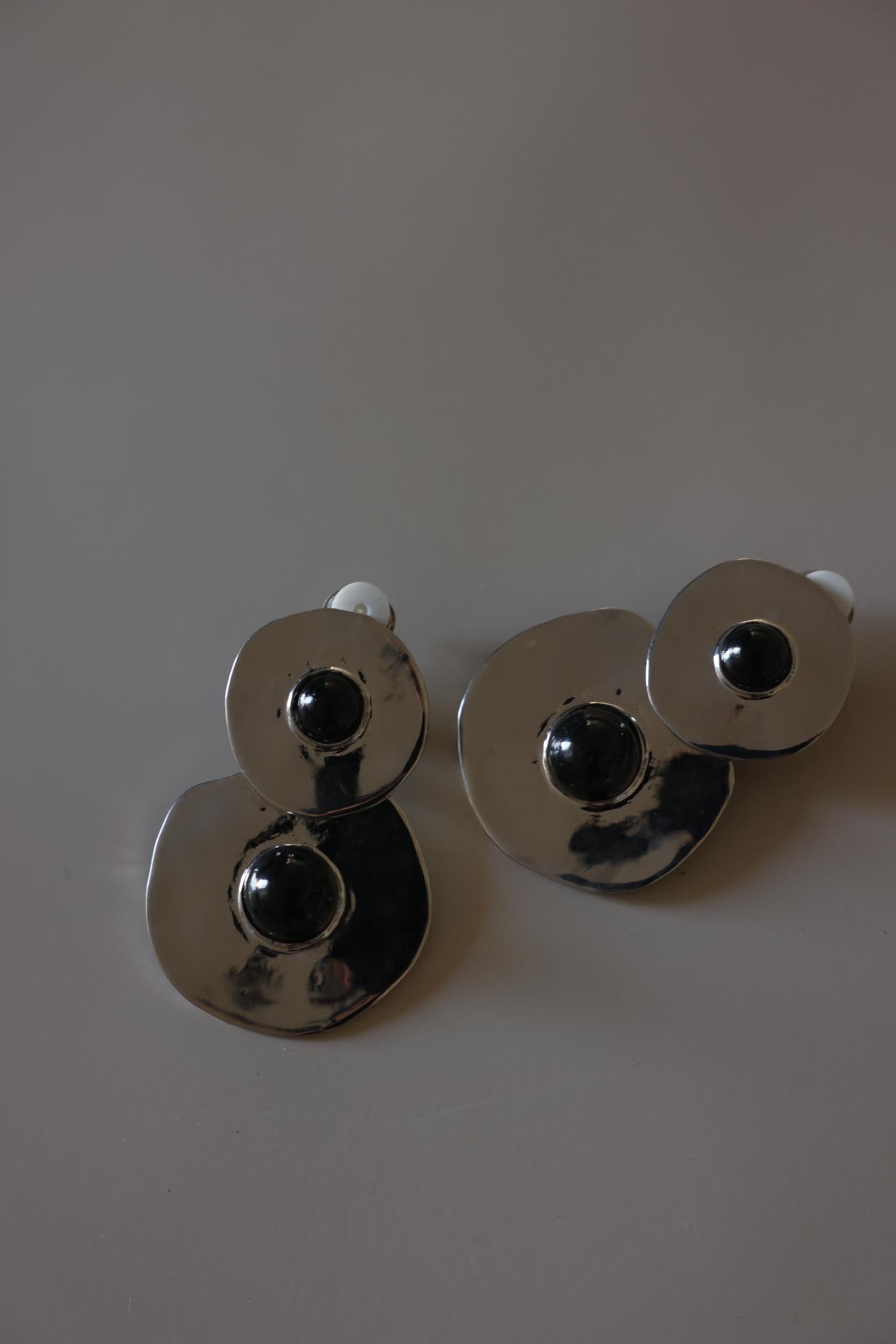 Vintage Silvertone Hammered Black Cabochon Clip-On Earrings