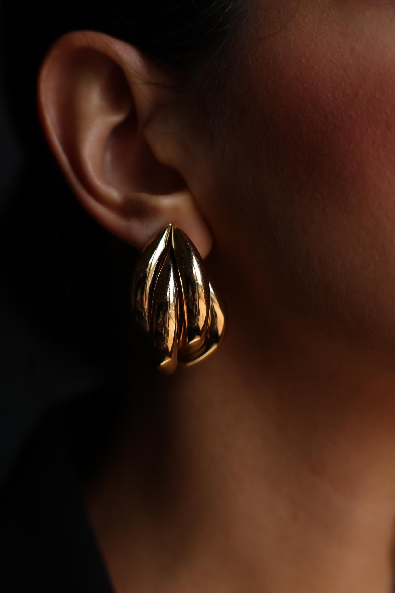 Golden Wave Vintage Earrings|Vintage Baazaar 