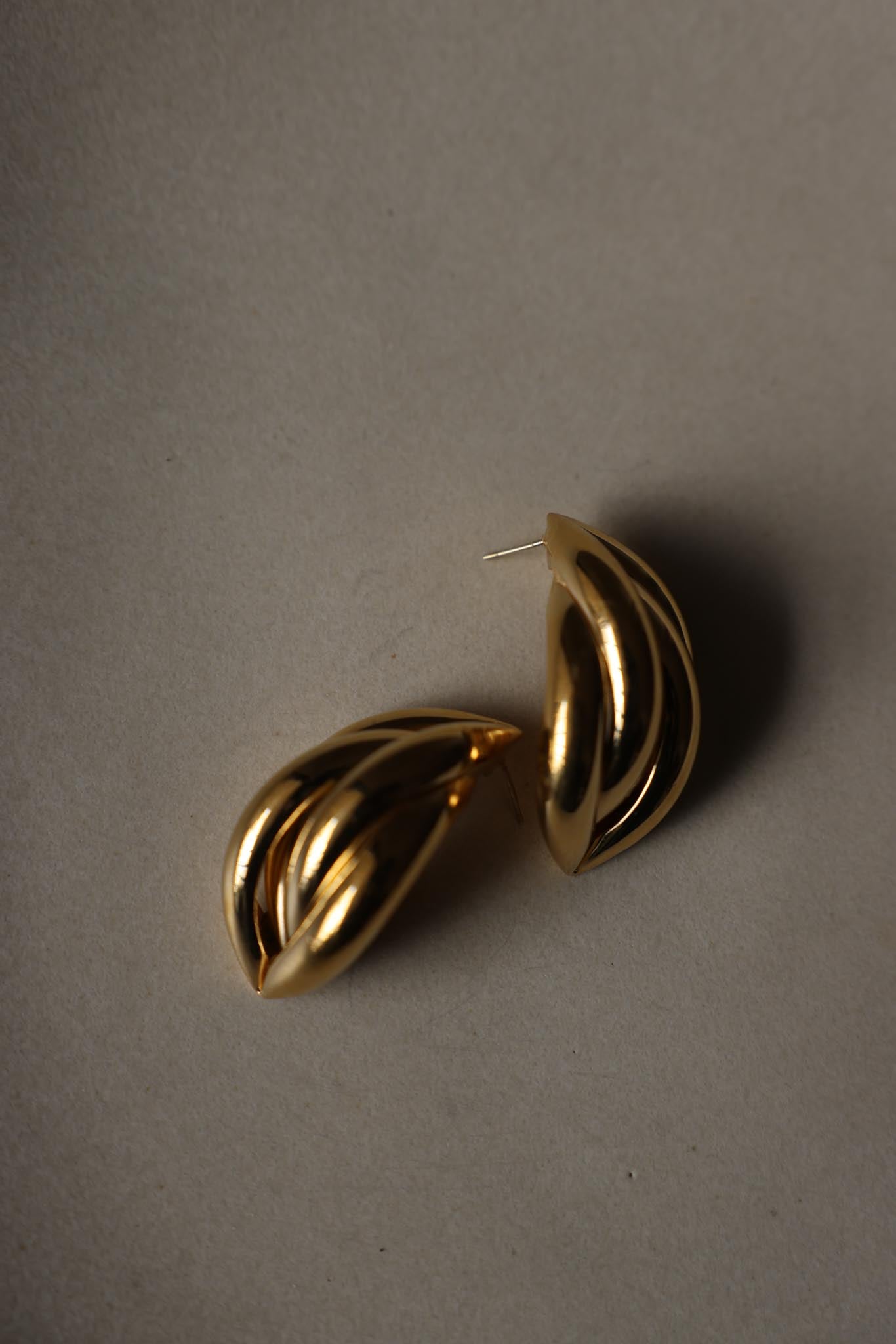 Golden Wave Vintage Earrings|Vintage Baazaar 