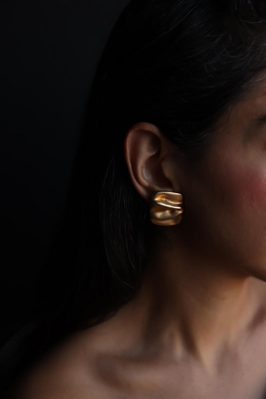 Sculpted Matte Gold Clip-On Earrings|Vintage Baazaar 