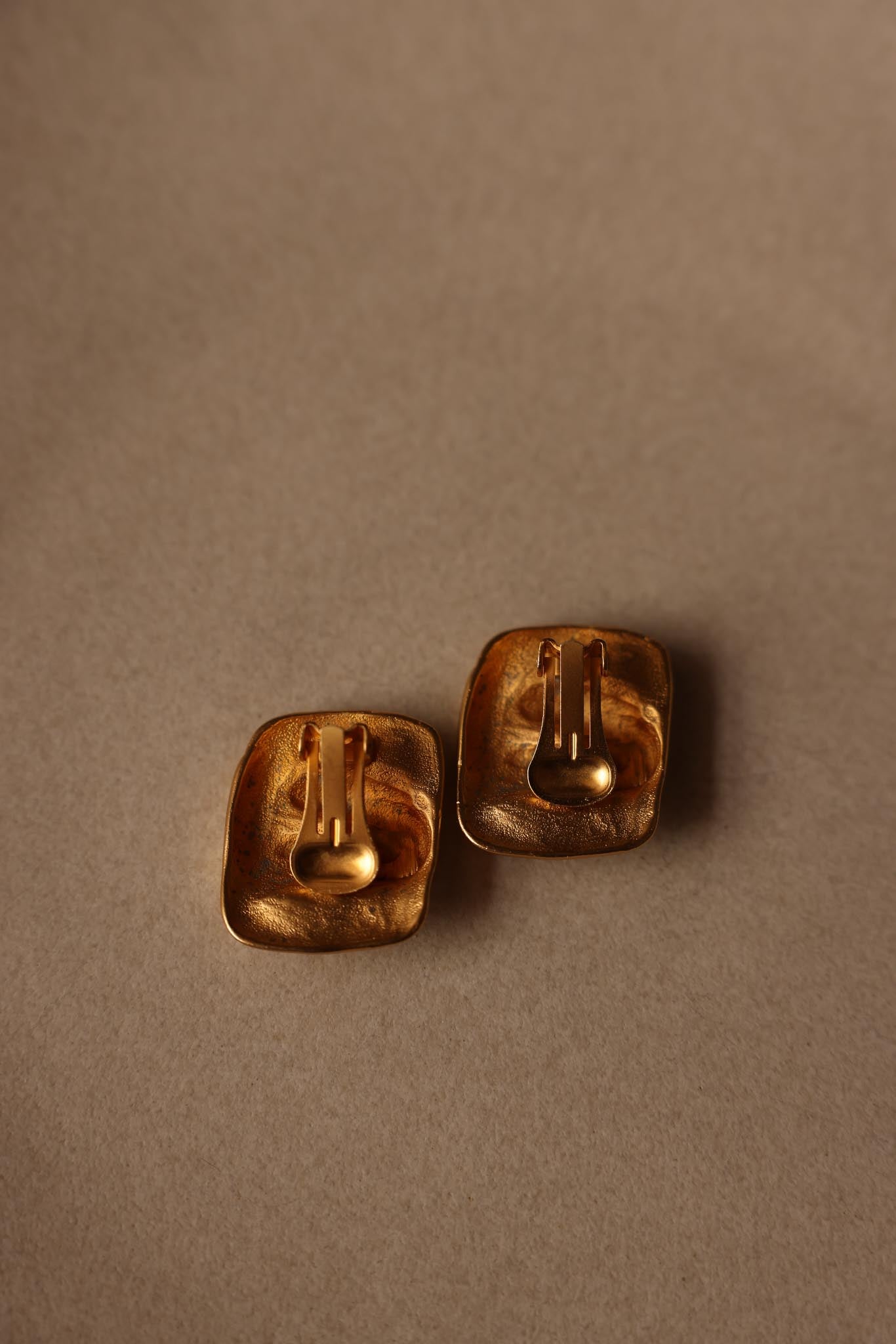 Sculpted Matte Gold Clip-On Earrings|Vintage Baazaar 