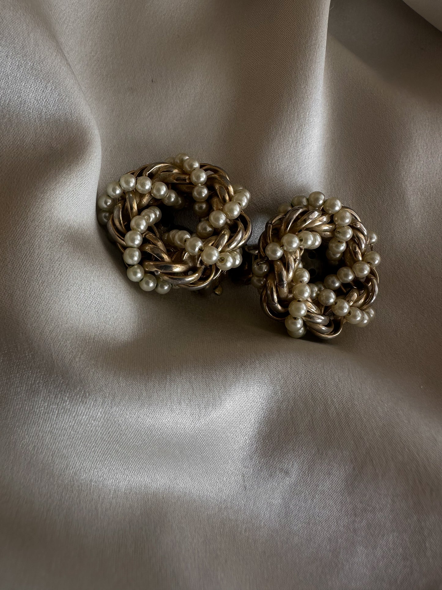 Pearl Wreath Earrings|Vintage Baazaar 