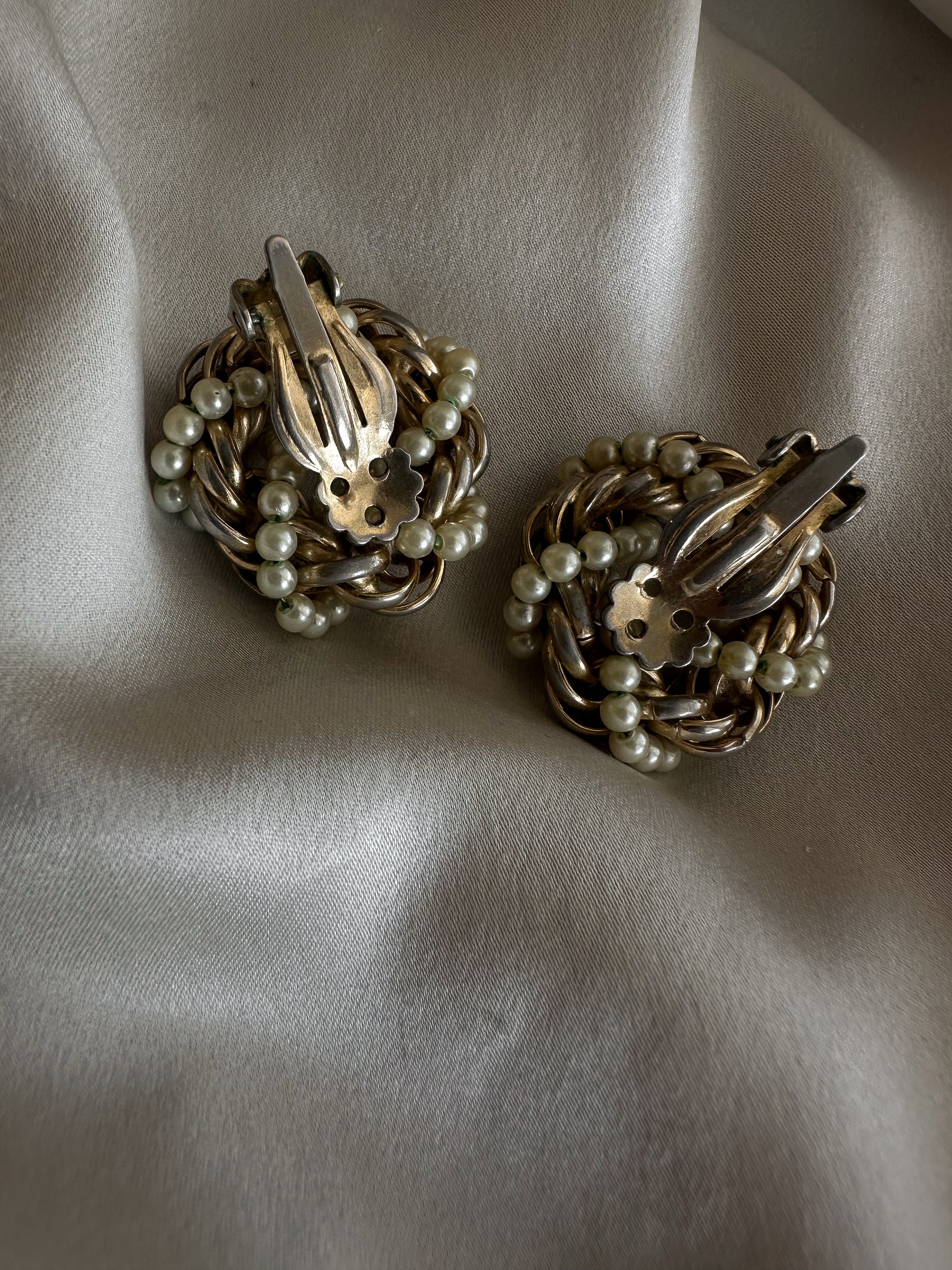 Pearl Wreath Earrings|Vintage Baazaar 