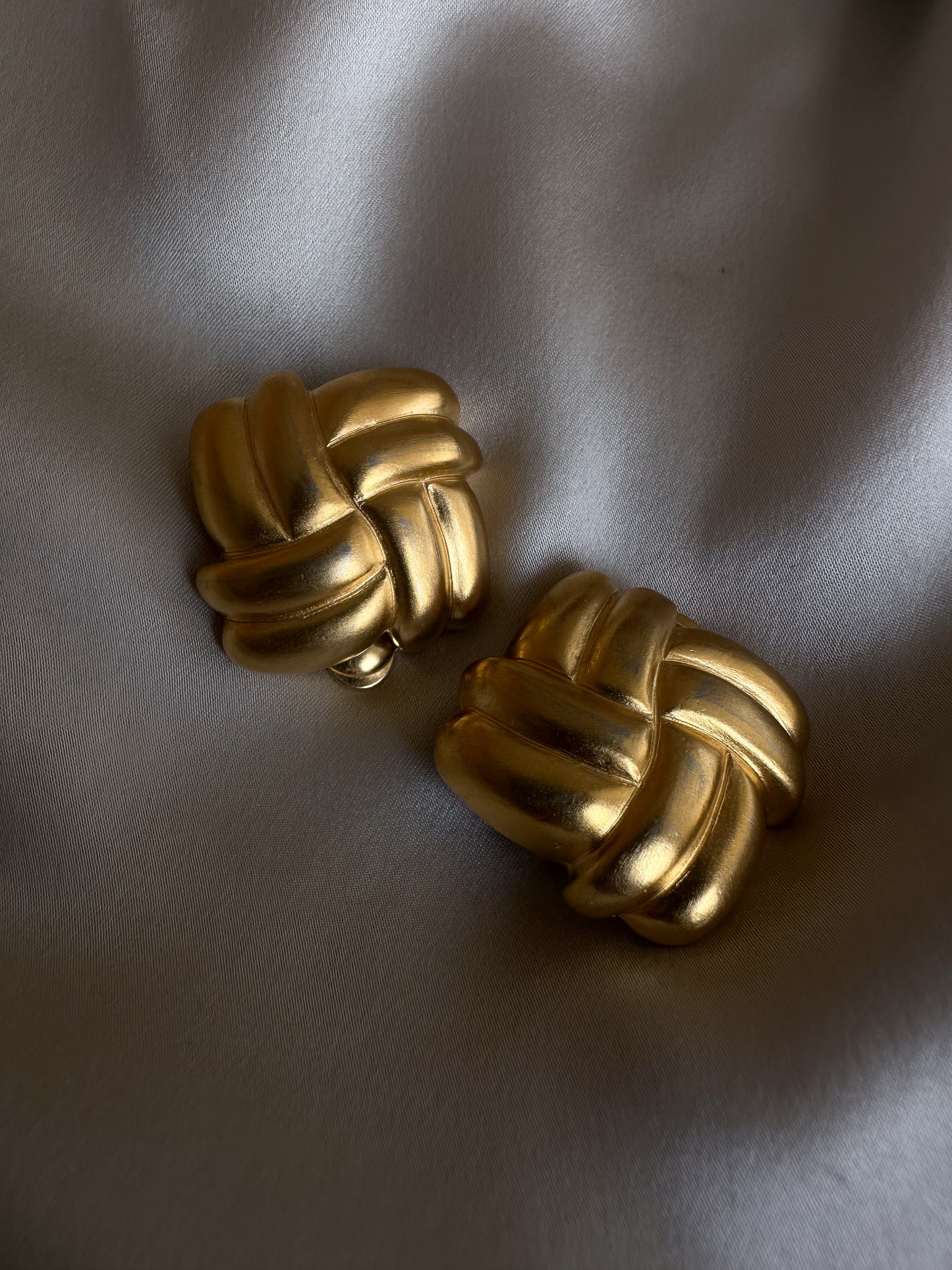 Golden Knot Earrings|Vintage Baazaar 