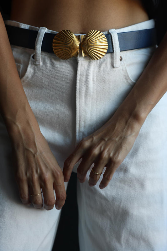 Vintag Navy Blue Leather Belt with Gold Tone Seashell Buckle|Vintage Baazaar 
