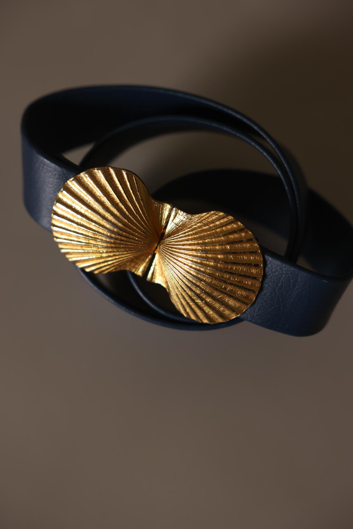 Vintag Navy Blue Leather Belt with Gold Tone Seashell Buckle|Vintage Baazaar 