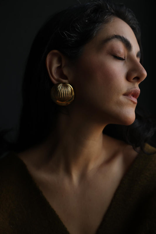 Vintage Gold Tone Ribbed Dome Pierced Earrings|Vintage Baazaar 