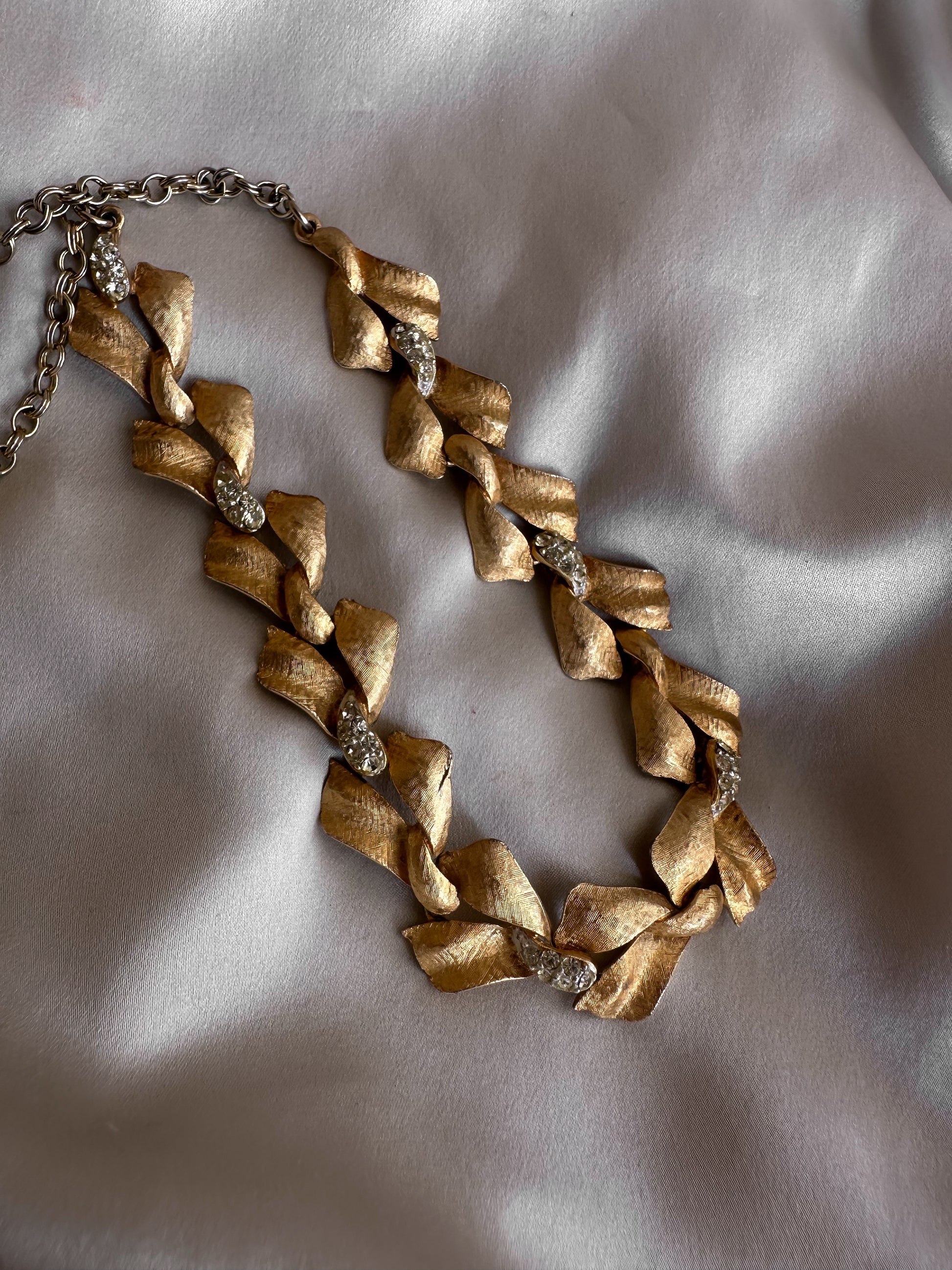 Twist of Elegance Necklace|Vintage Baazaar 