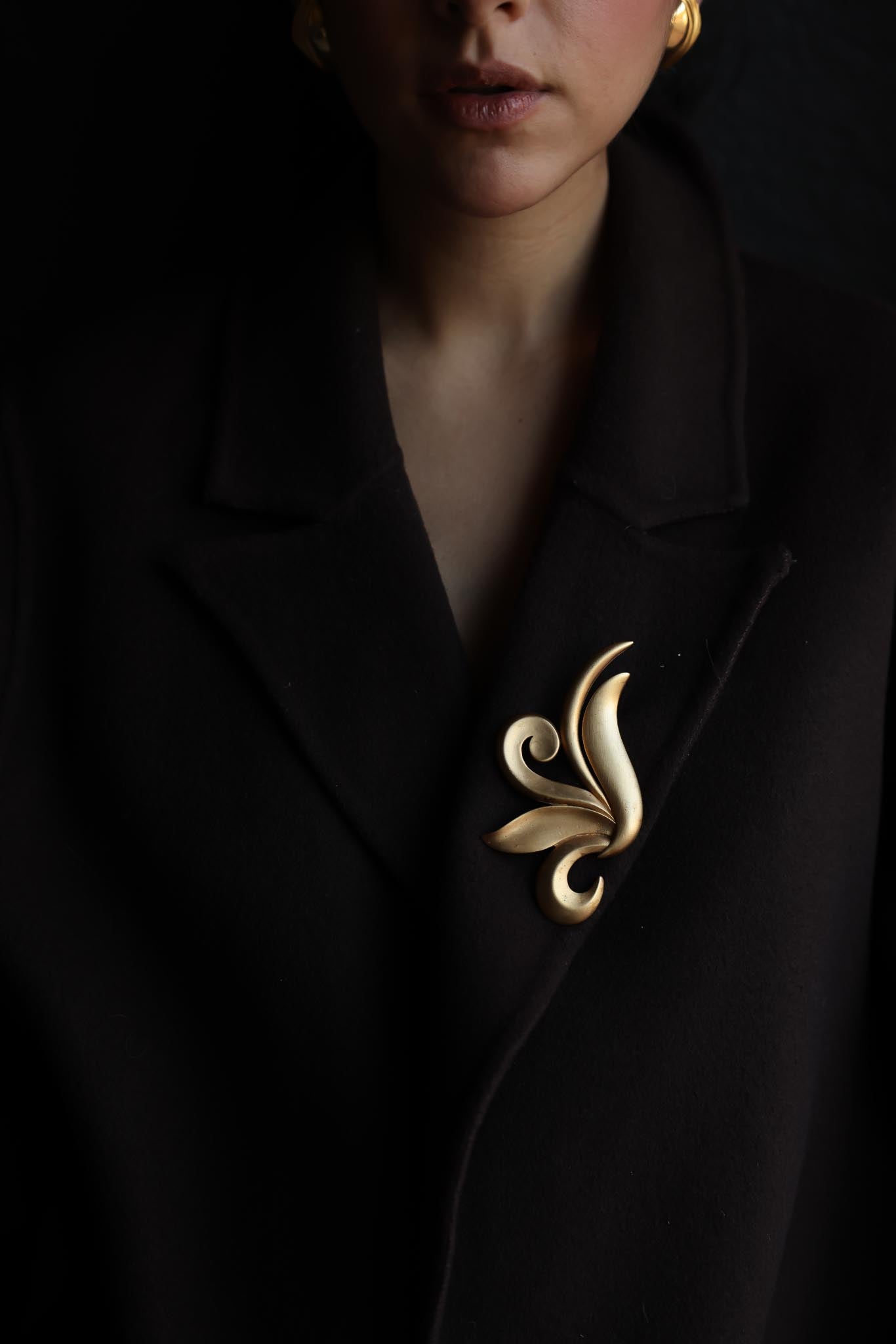 JJ Matte Gold Abstract Swirl Brooch (1986)