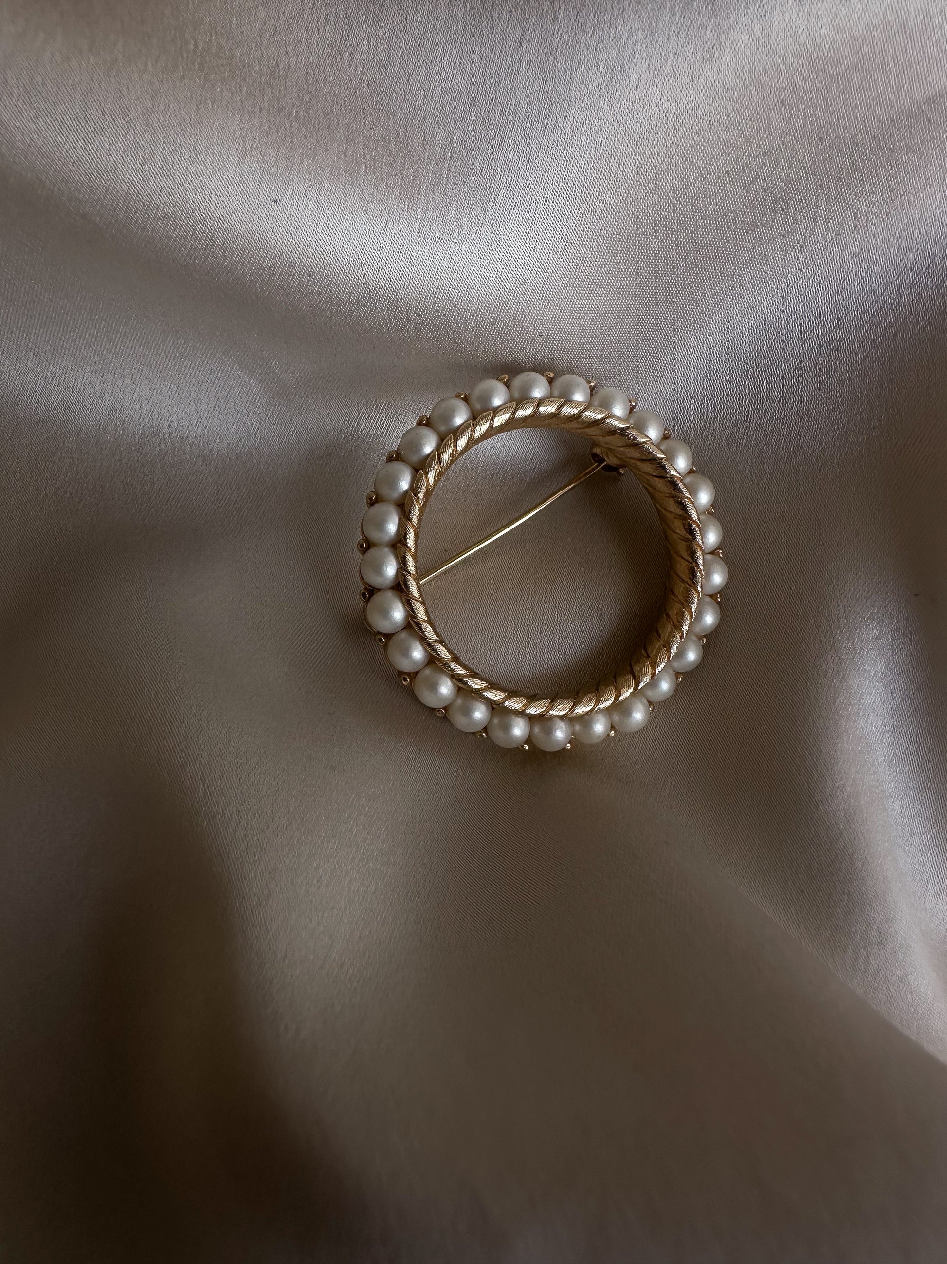 Trifari Pearl Halo Brooch|Vintage Baazaar 