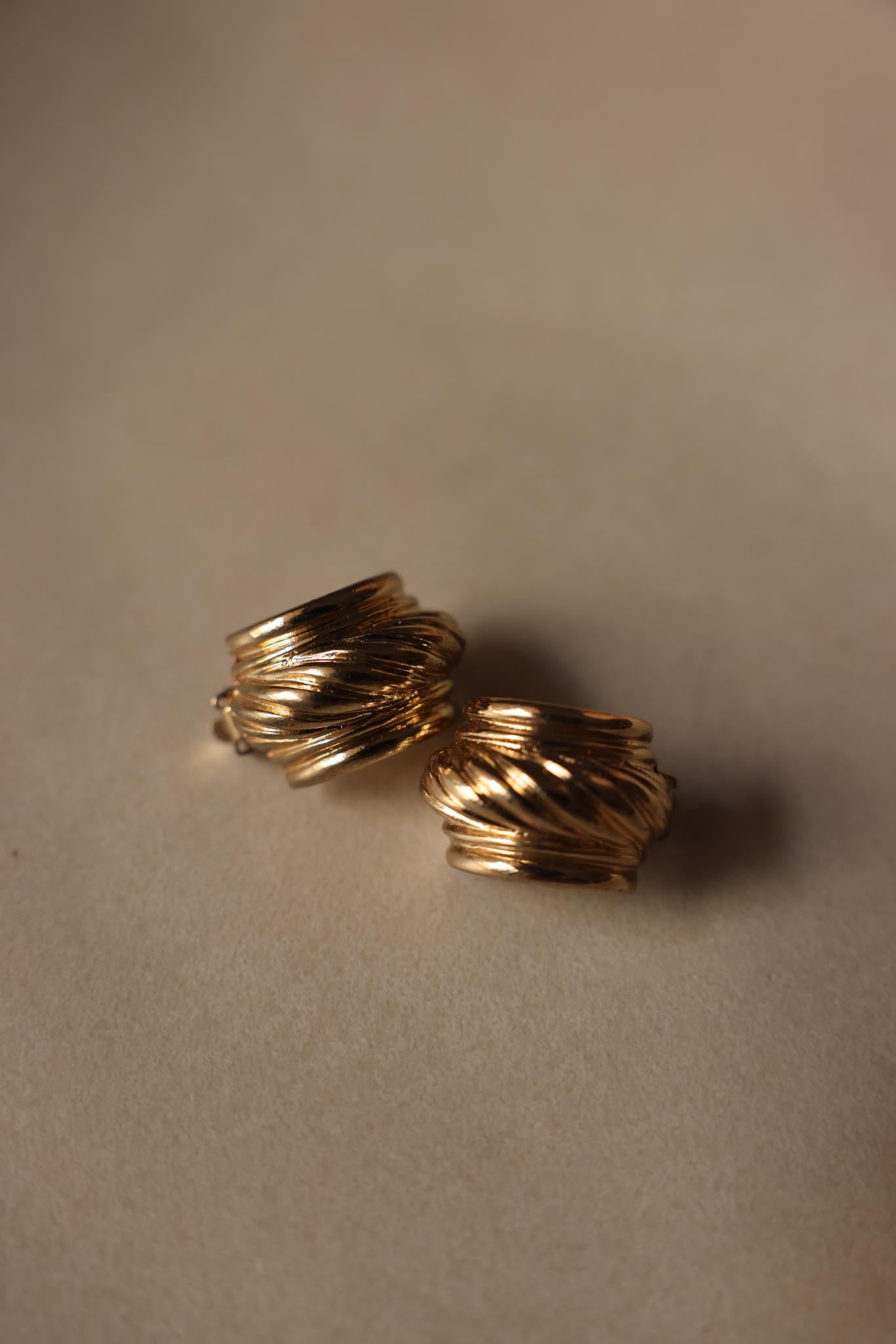 Gold-Tone Ribbed Clip-On Earrings|Vintage Baazaar 