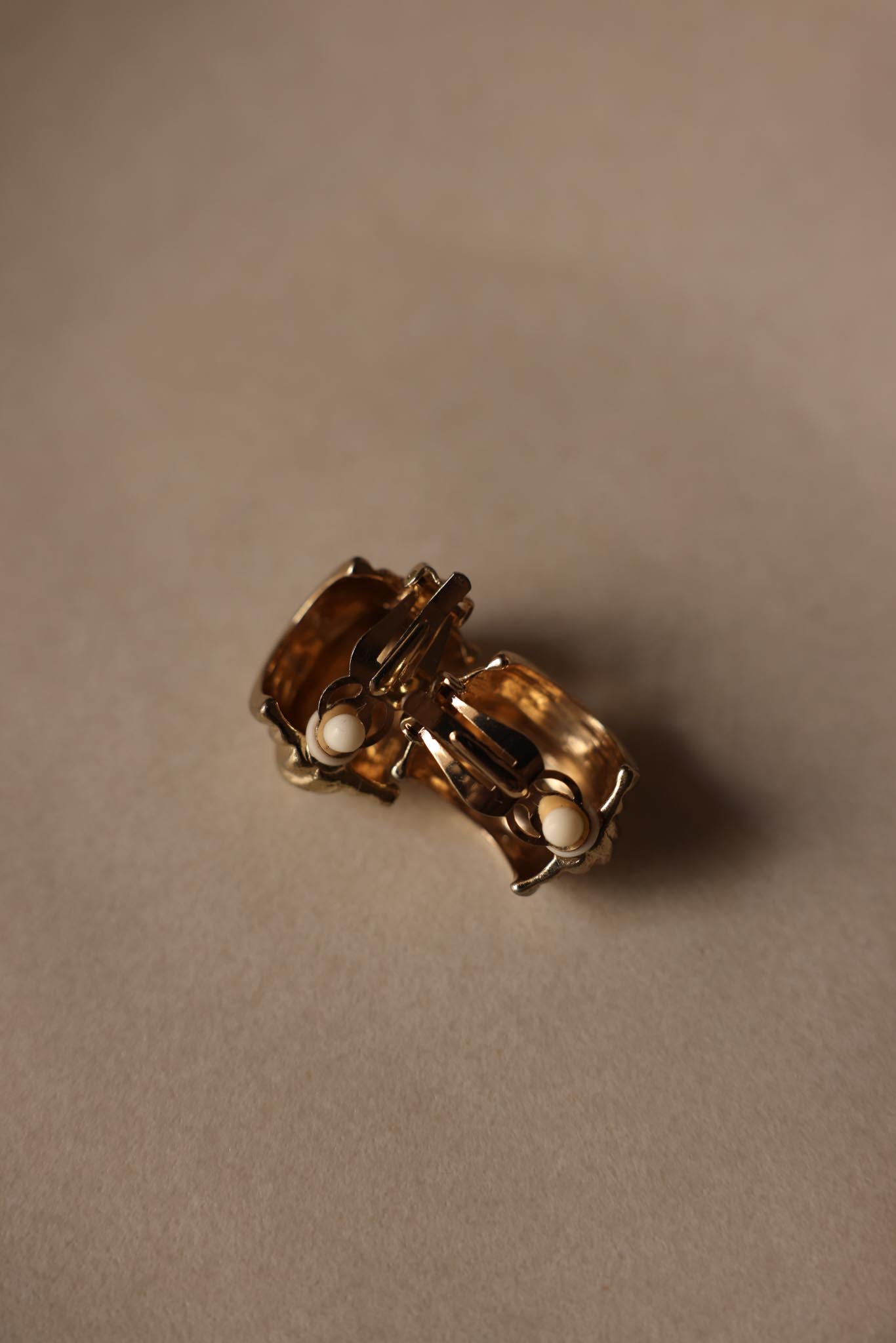 Gold-Tone Ribbed Clip-On Earrings|Vintage Baazaar 