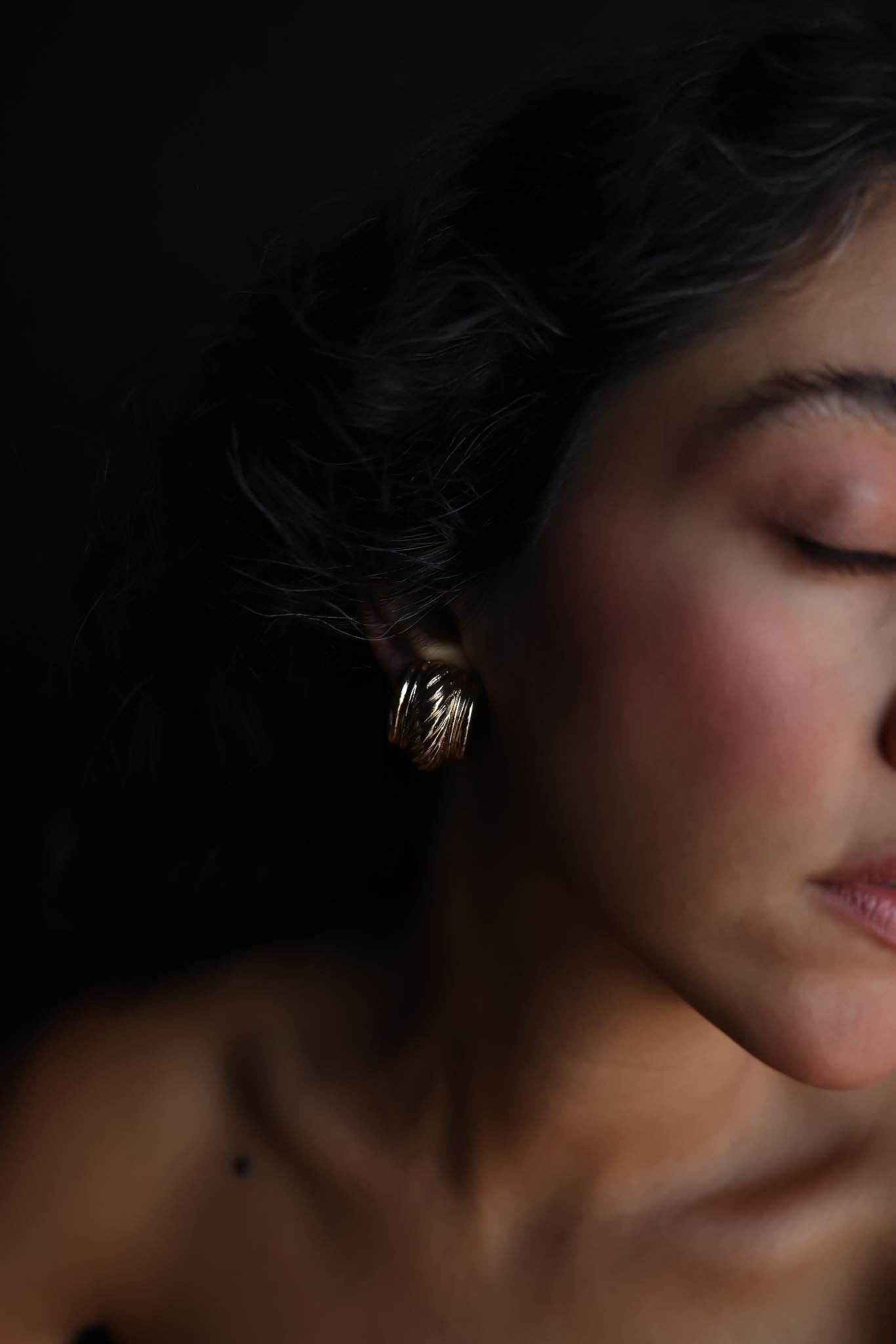 Gold-Tone Ribbed Clip-On Earrings|Vintage Baazaar 