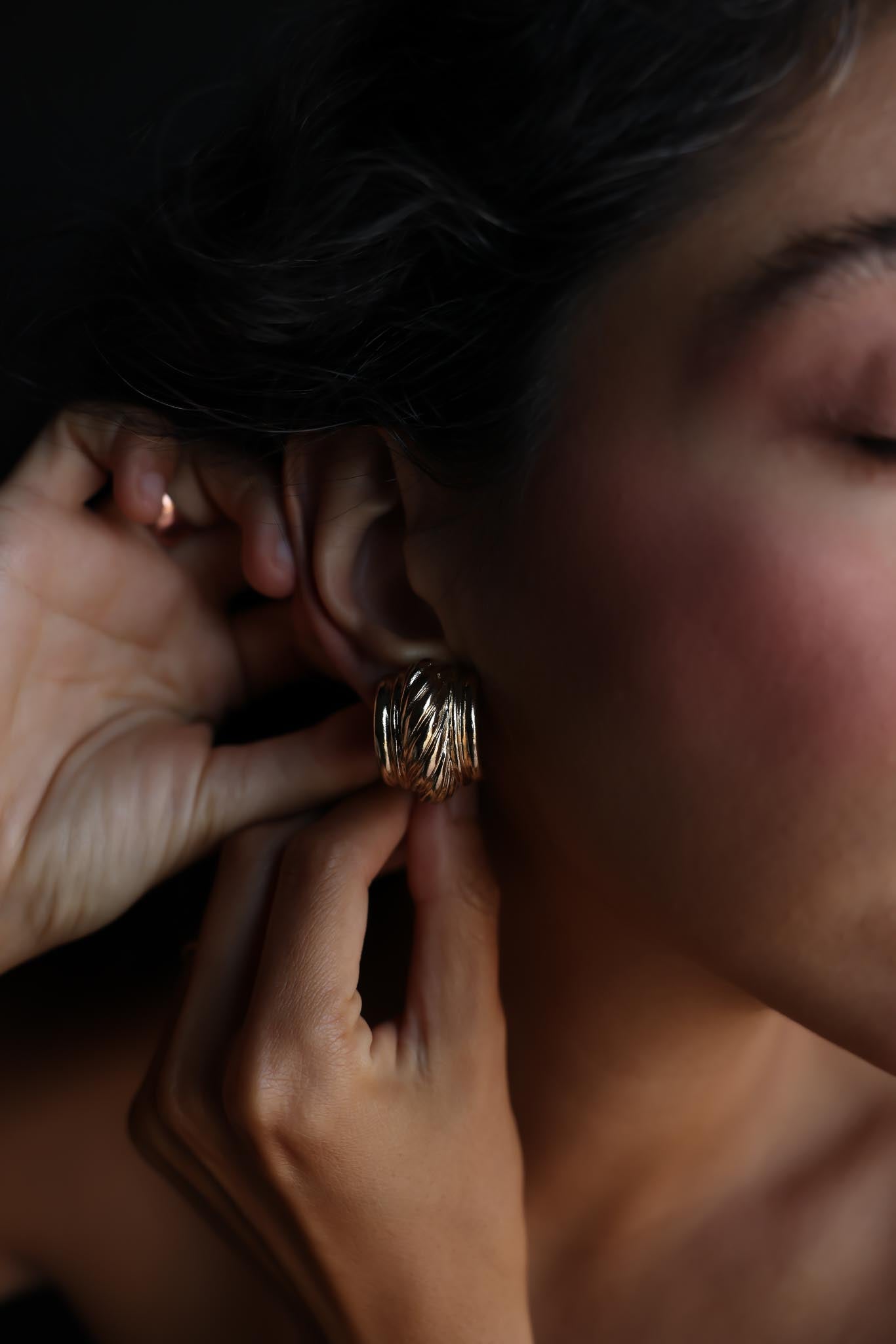 Gold-Tone Ribbed Clip-On Earrings|Vintage Baazaar 