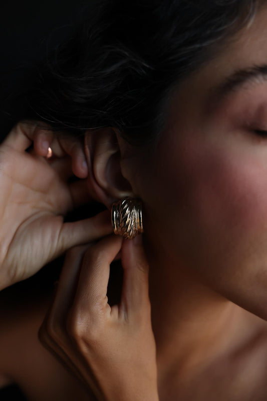 Gold-Tone Ribbed Clip-On Earrings|Vintage Baazaar 