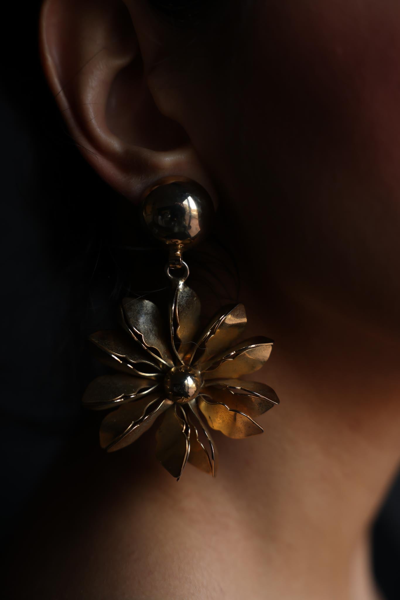 Vintage Floral Gold-Tone Clip-On Earrings|Vintage Baazaar 