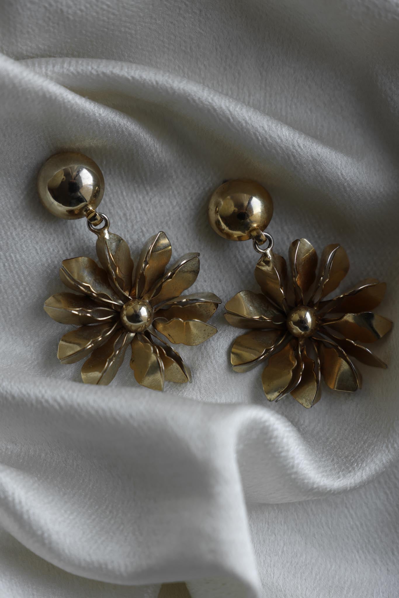 Vintage Floral Gold-Tone Clip-On Earrings|Vintage Baazaar 