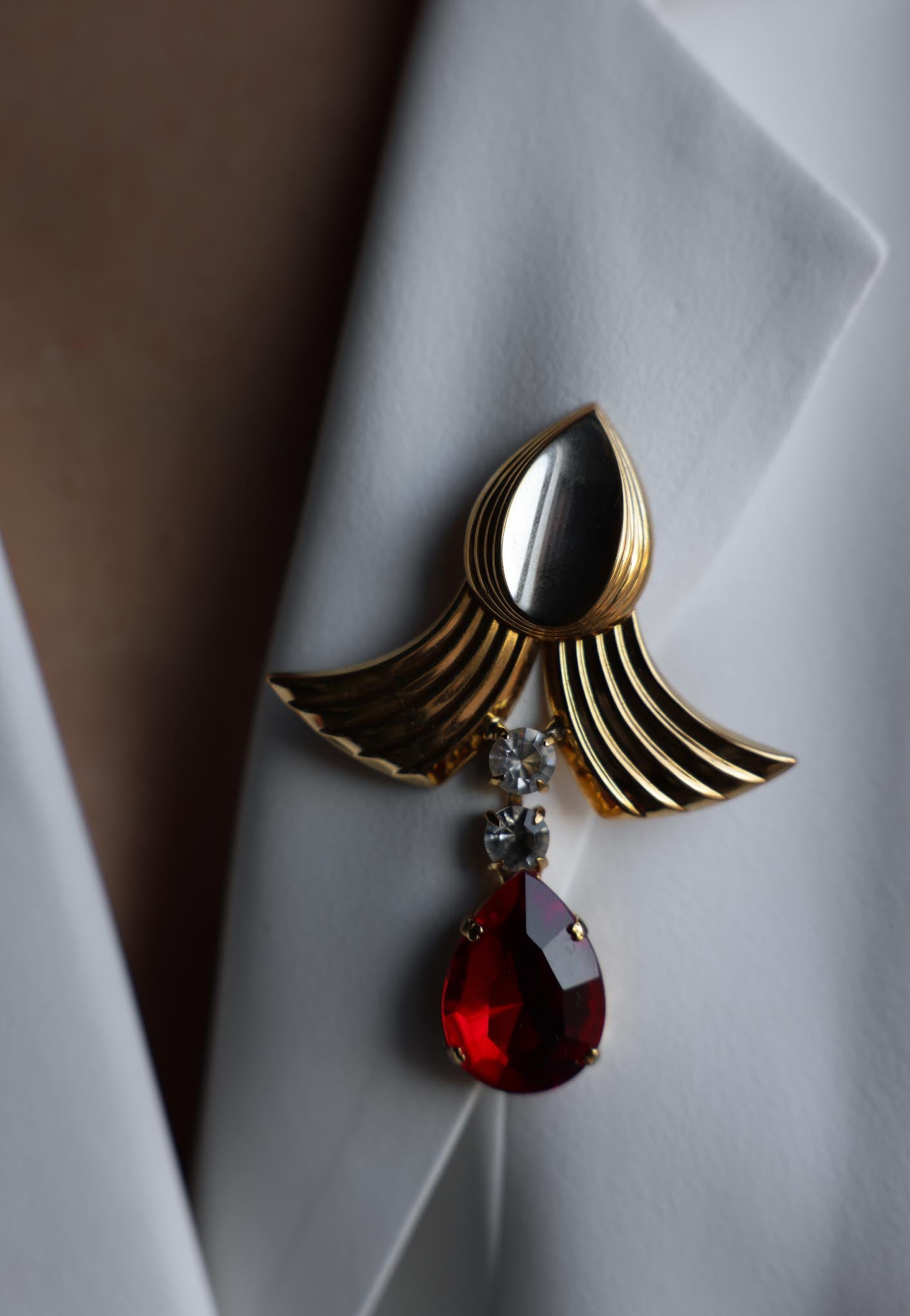 Golden Radiance Brooch|Vintage Baazaar 