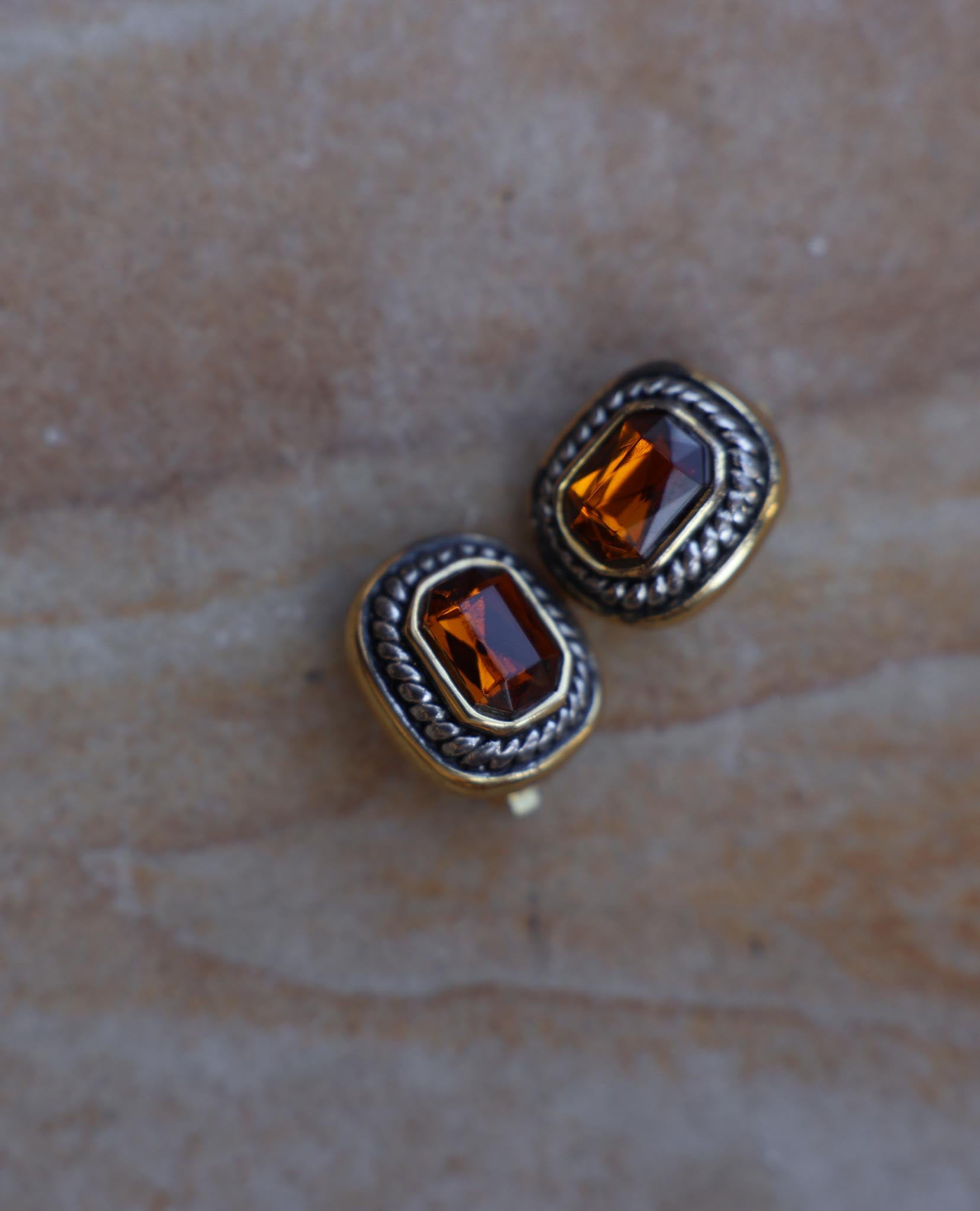 Two Tone Amber Elegance|Vintage Baazaar 
