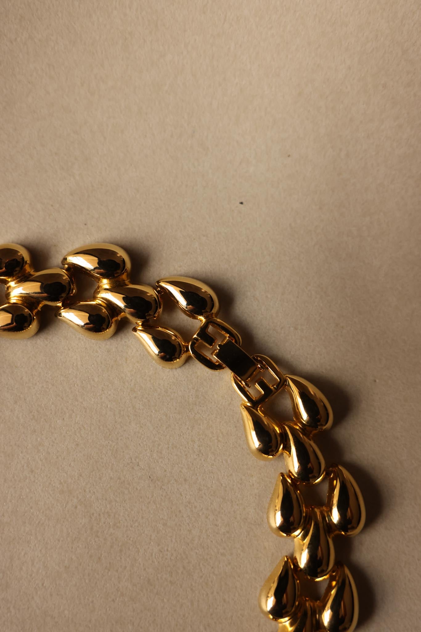 Gold-Tone Teardrop Link Necklace|Vintage Baazaar 