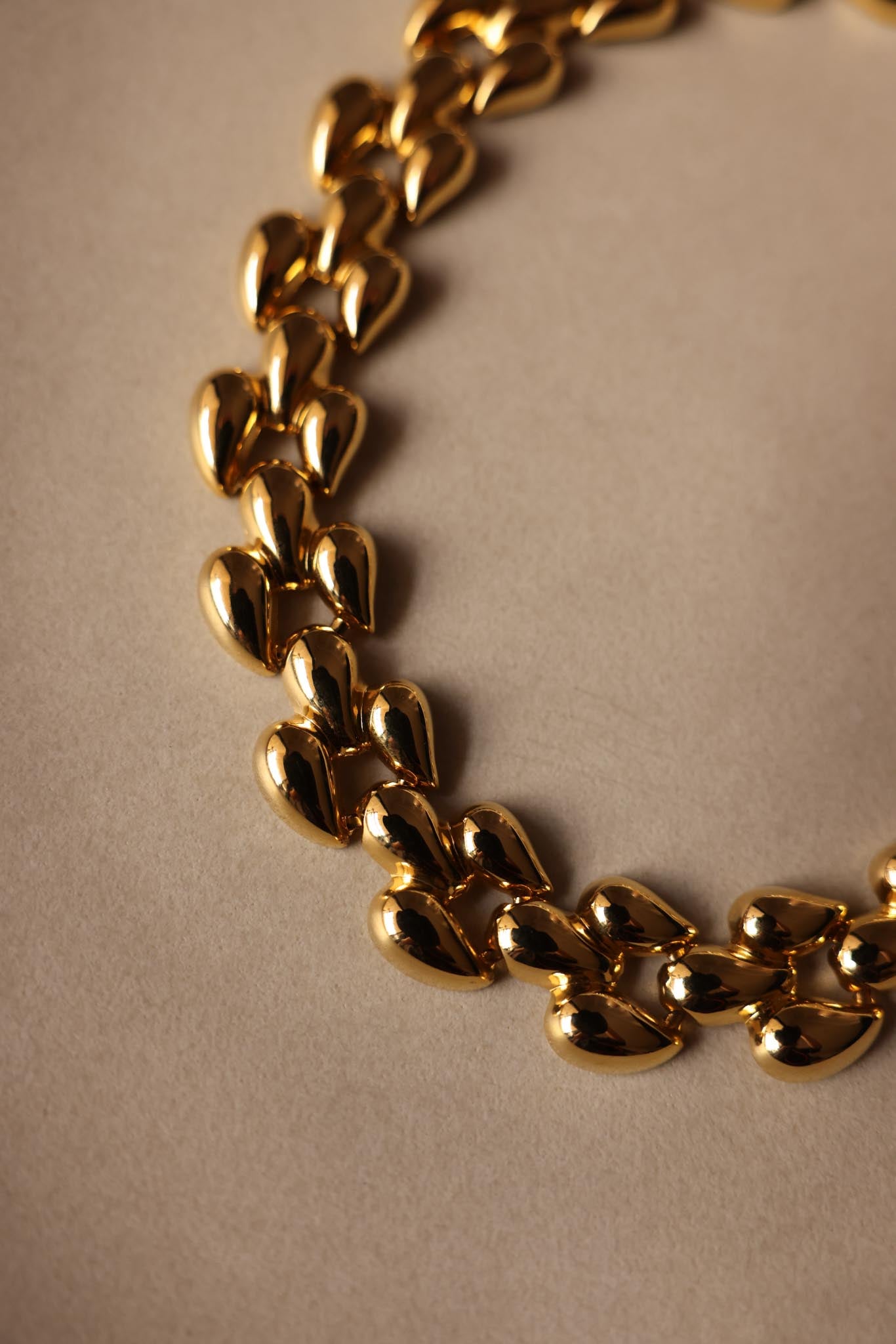 Gold-Tone Teardrop Link Necklace|Vintage Baazaar 